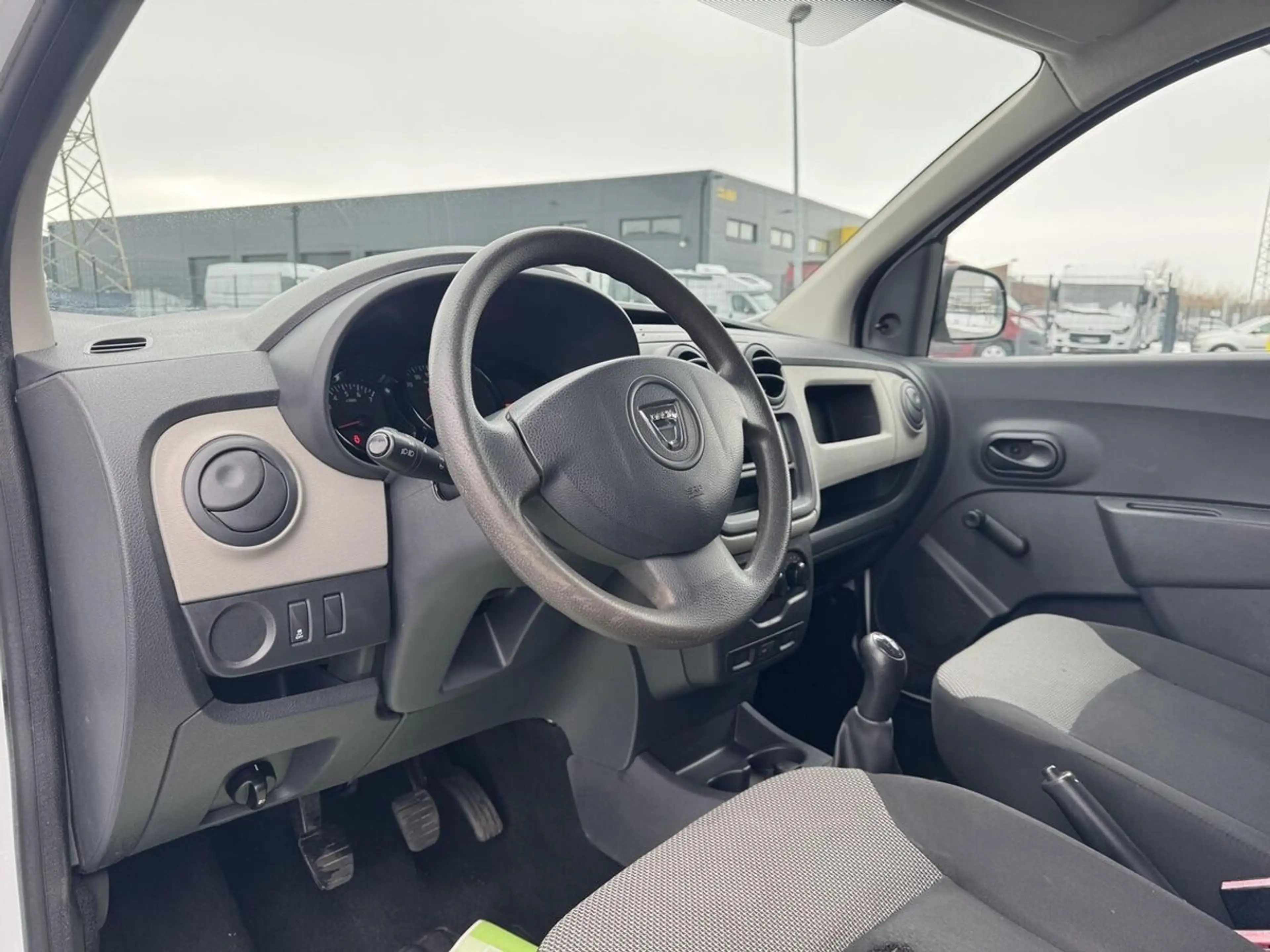 Dacia Dokker Allwetter-Reifen+180°-Türen+Sehr gepflegt — photo 6