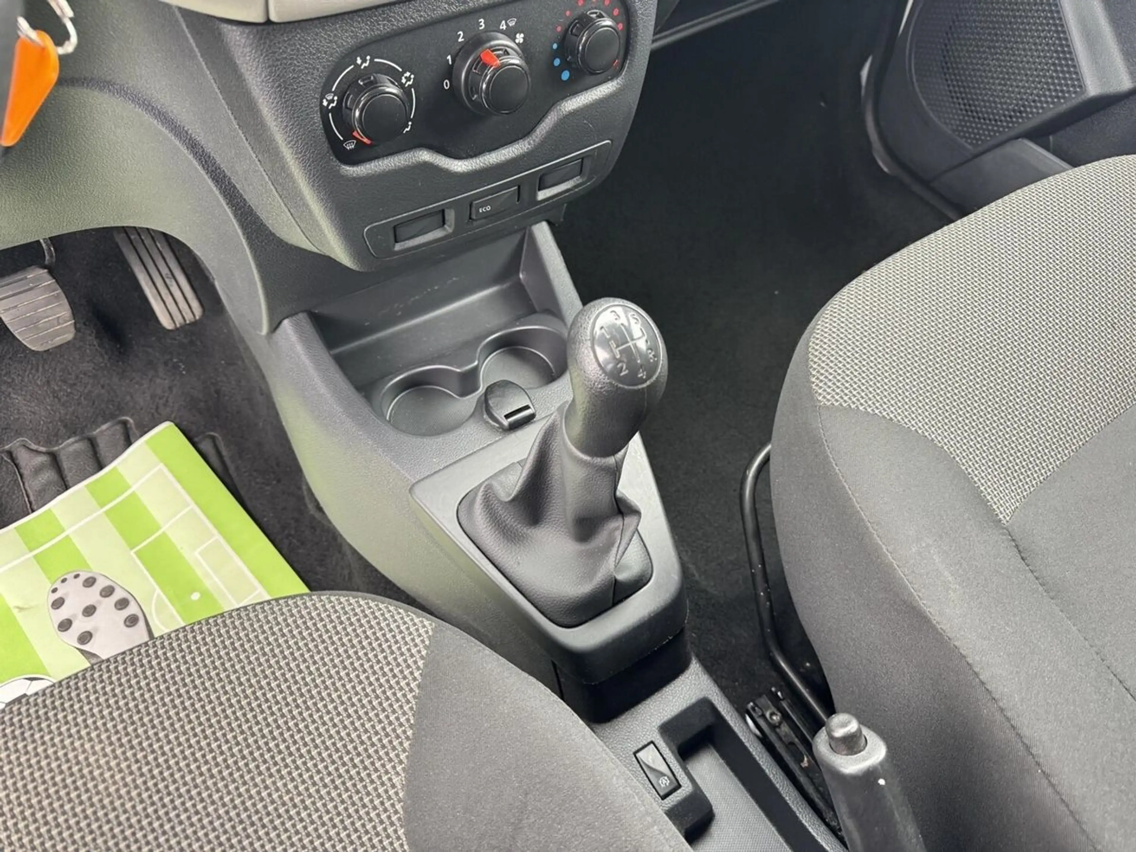 Dacia Dokker Allwetter-Reifen+180°-Türen+Sehr gepflegt — photo 10