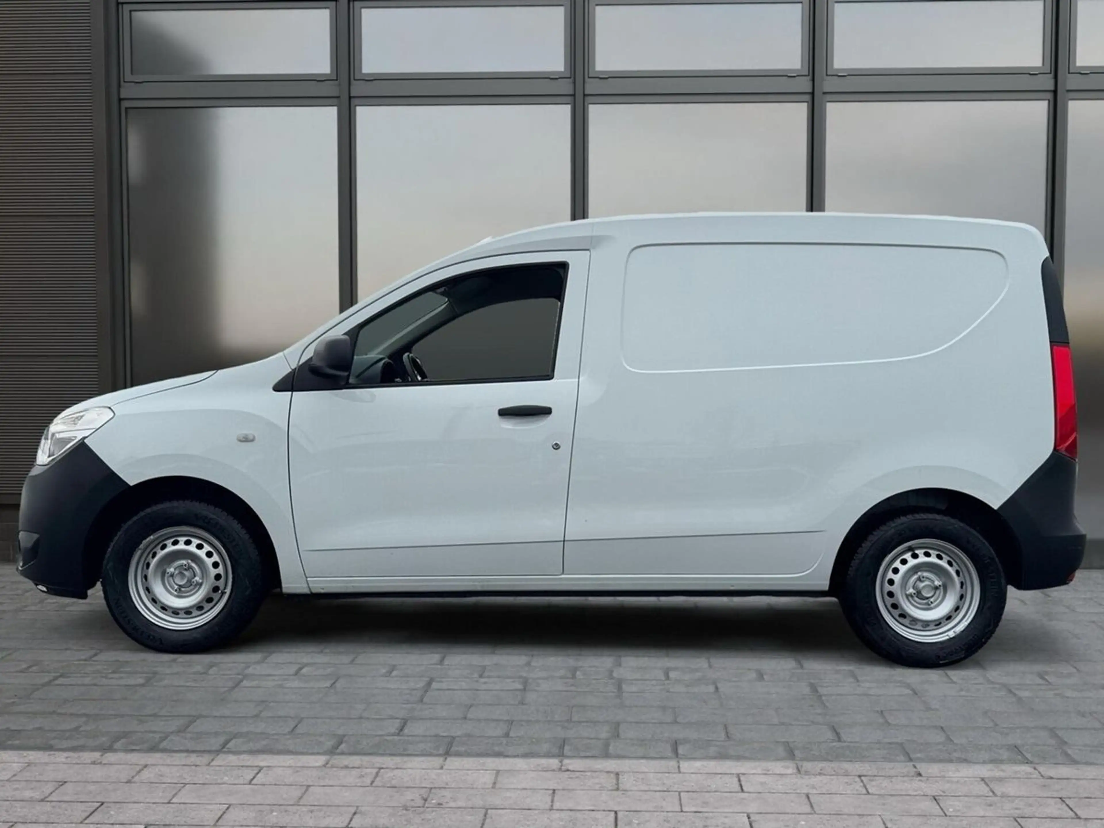 Dacia Dokker Allwetter-Reifen+180°-Türen+Sehr gepflegt — photo 3