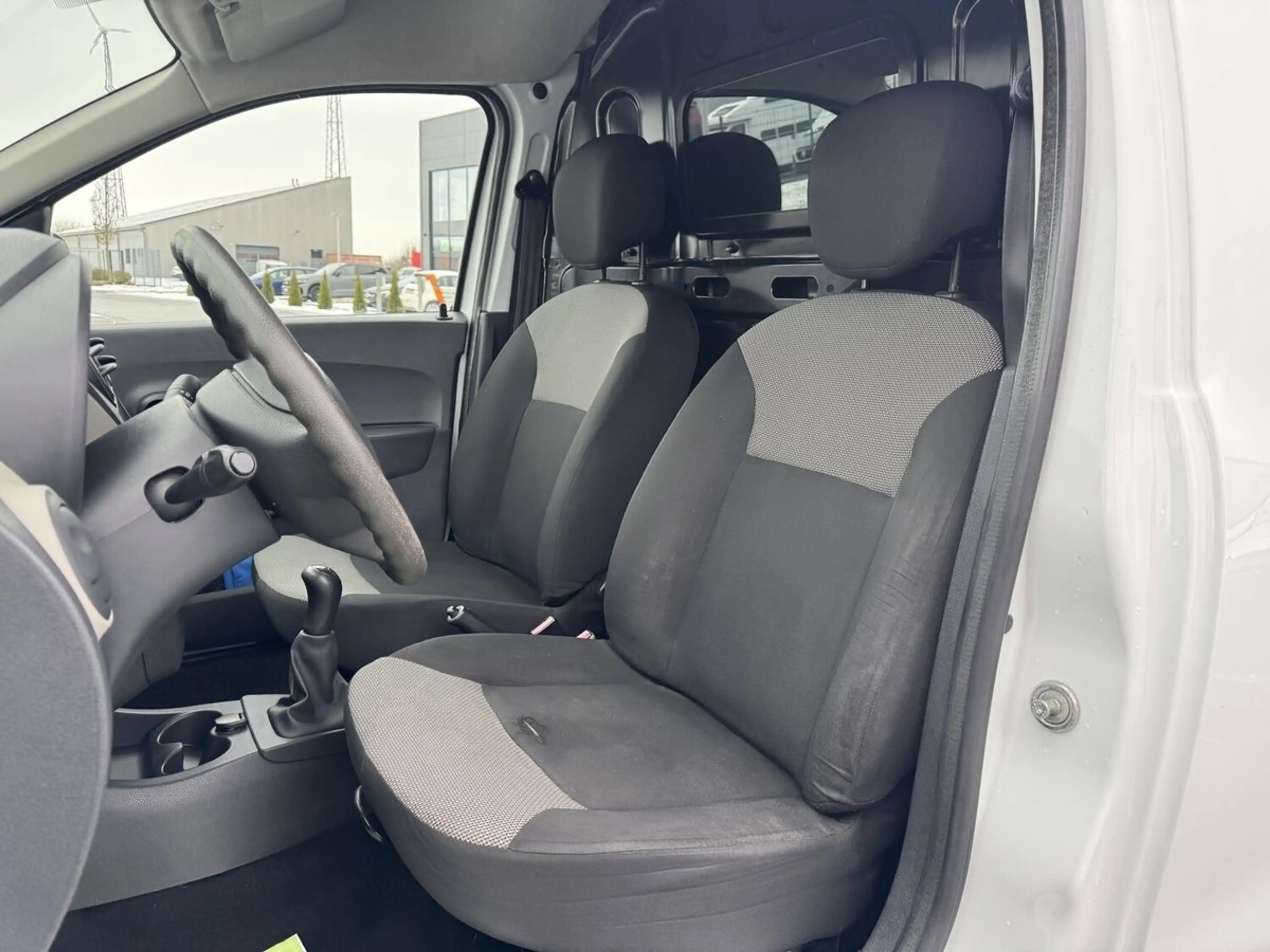 Dacia Dokker Allwetter-Reifen+180°-Türen+Sehr gepflegt — photo 7