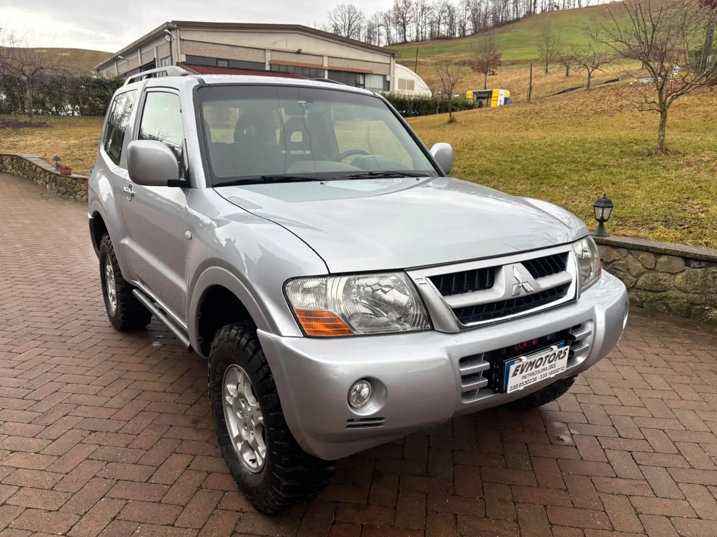 Mitsubishi Pajero Pajero 2.5 TDI 3p. Instyle Silber - 2