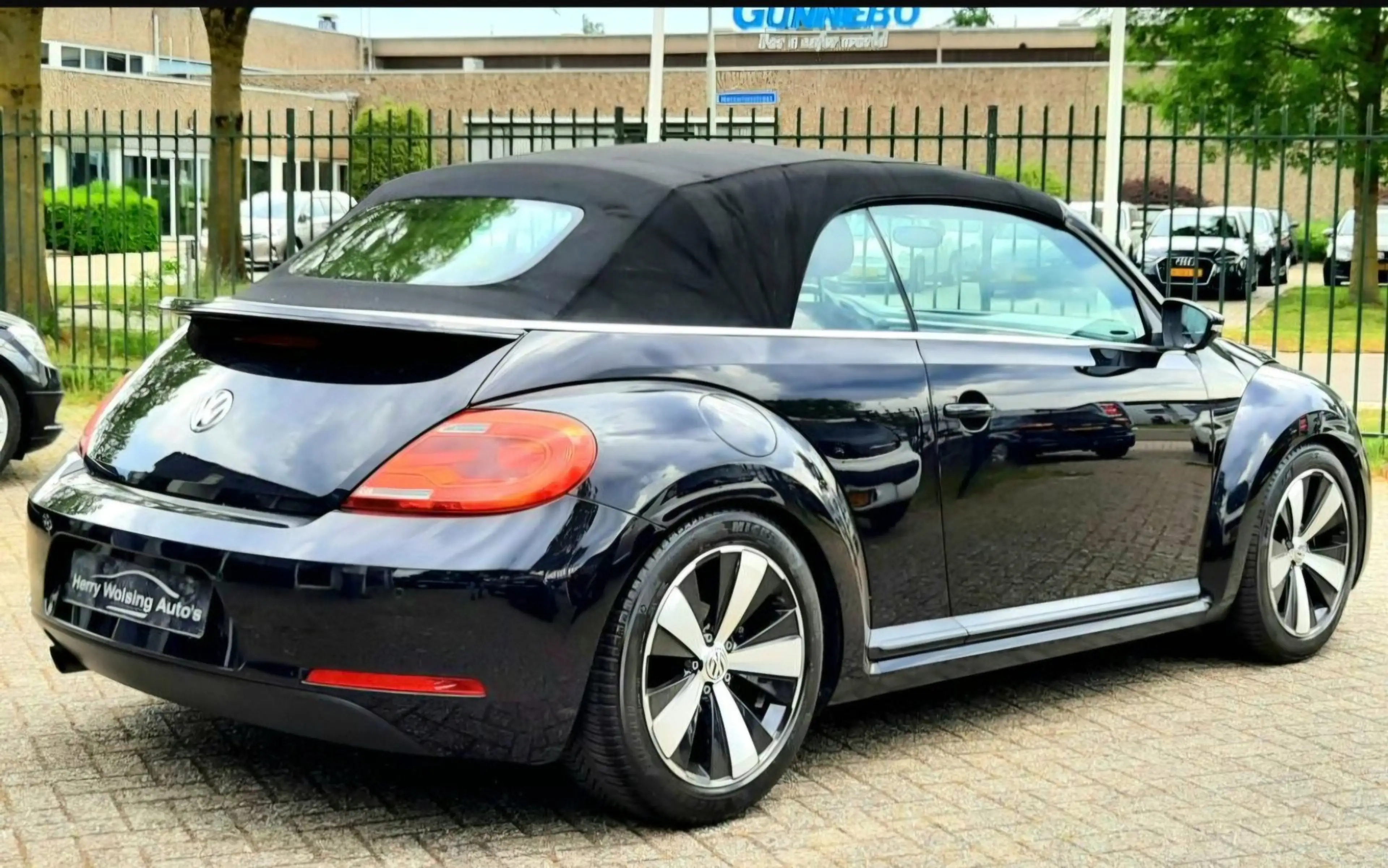 Volkswagen Beetle Cabriolet 1.2 TSI Design Aut Navi Clima Pdc. — photo 4