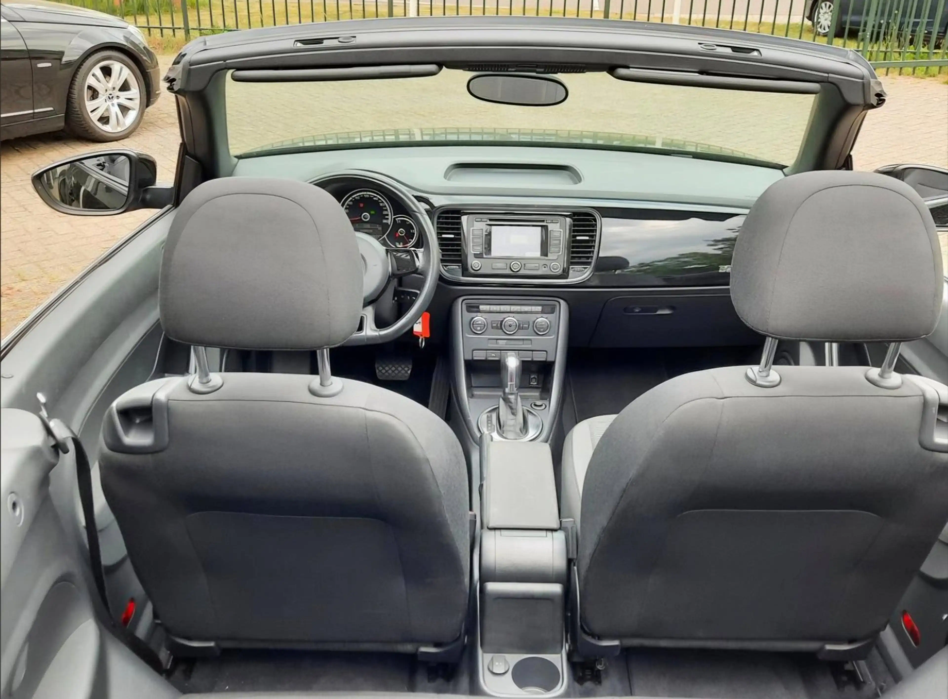 Volkswagen Beetle Cabriolet 1.2 TSI Design Aut Navi Clima Pdc. — photo 10