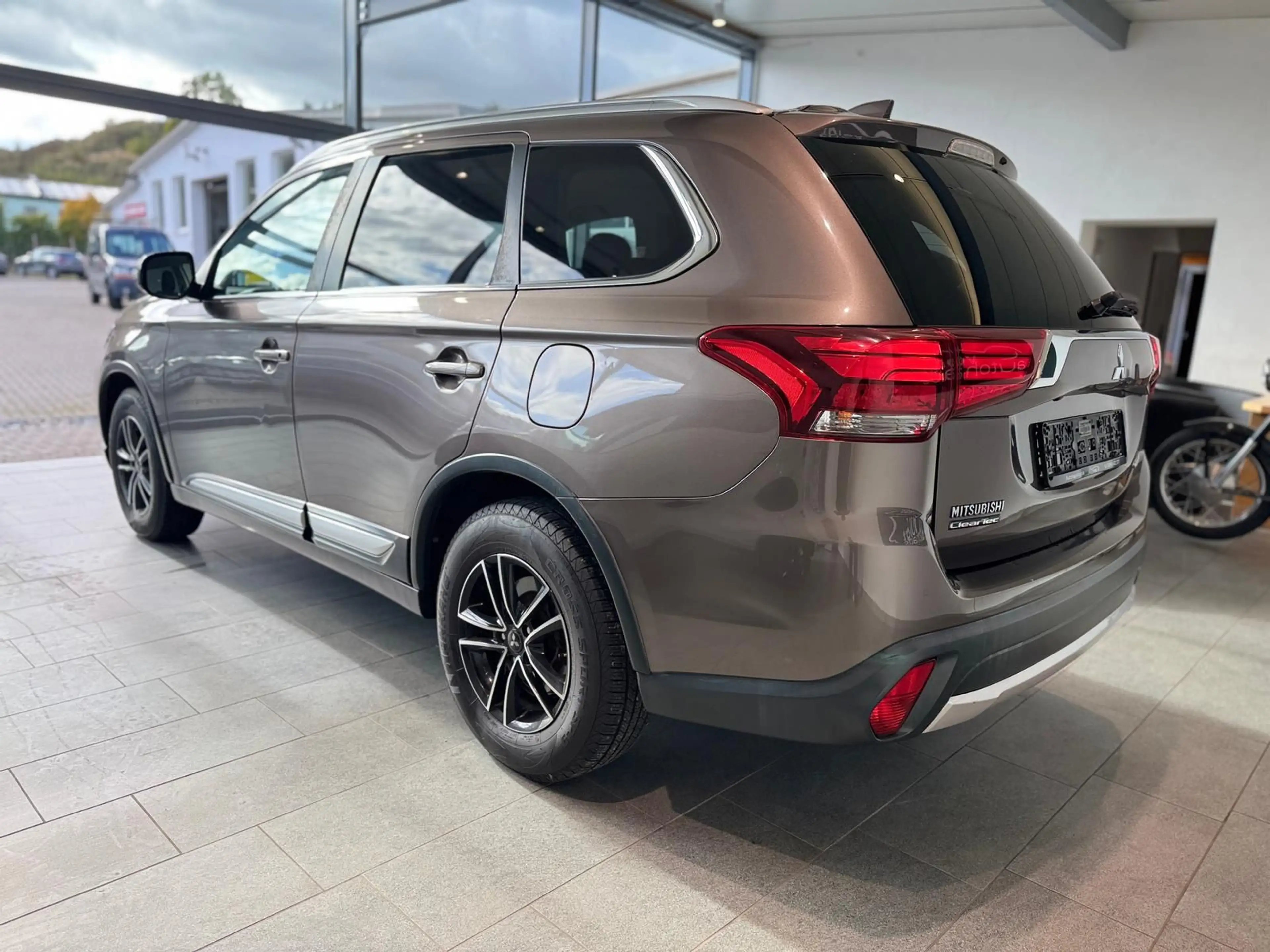 Mitsubishi Outlander 2.0 MIVEC Edition 100 — photo 9