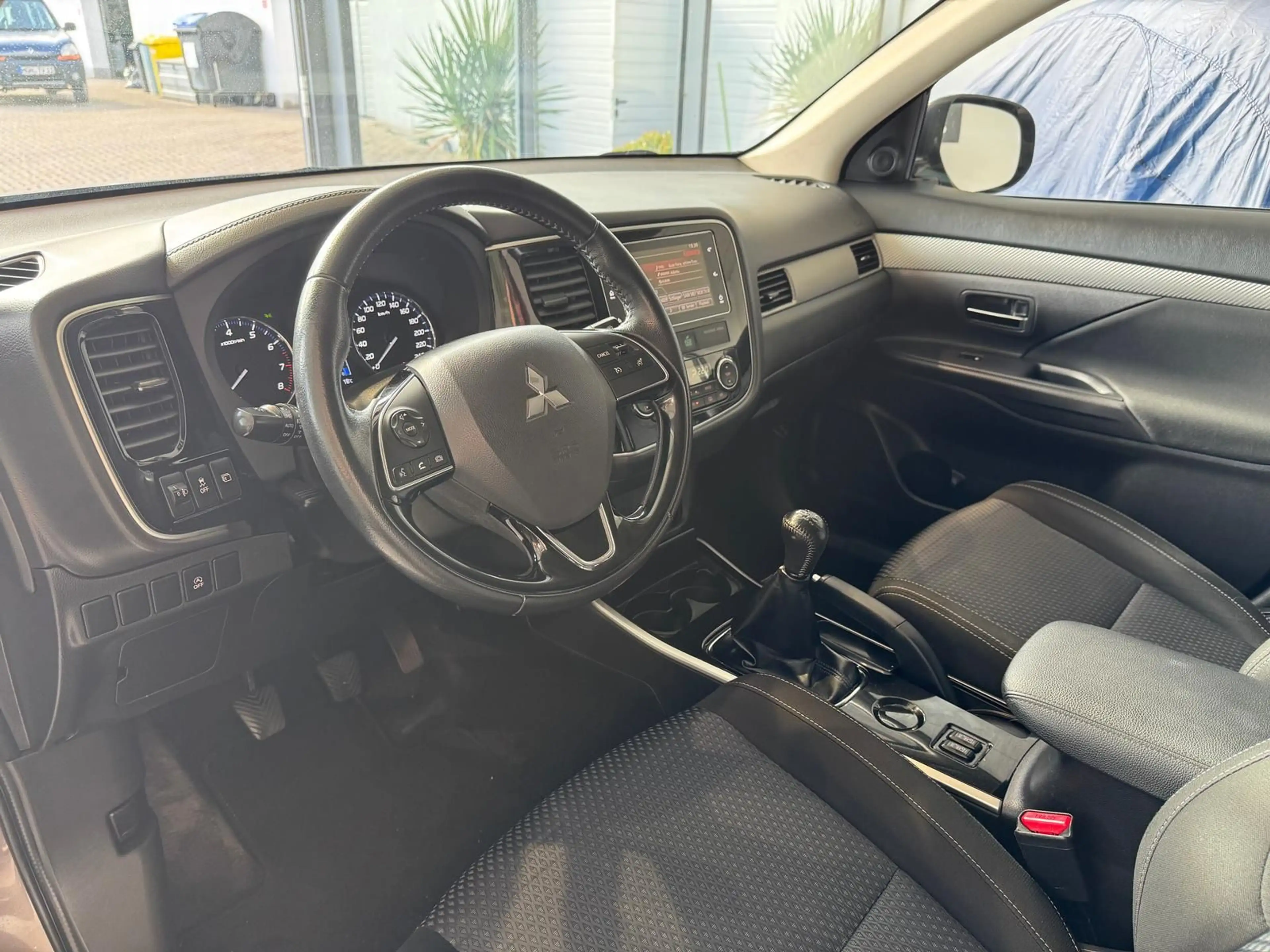 Mitsubishi Outlander 2.0 MIVEC Edition 100 — photo 12
