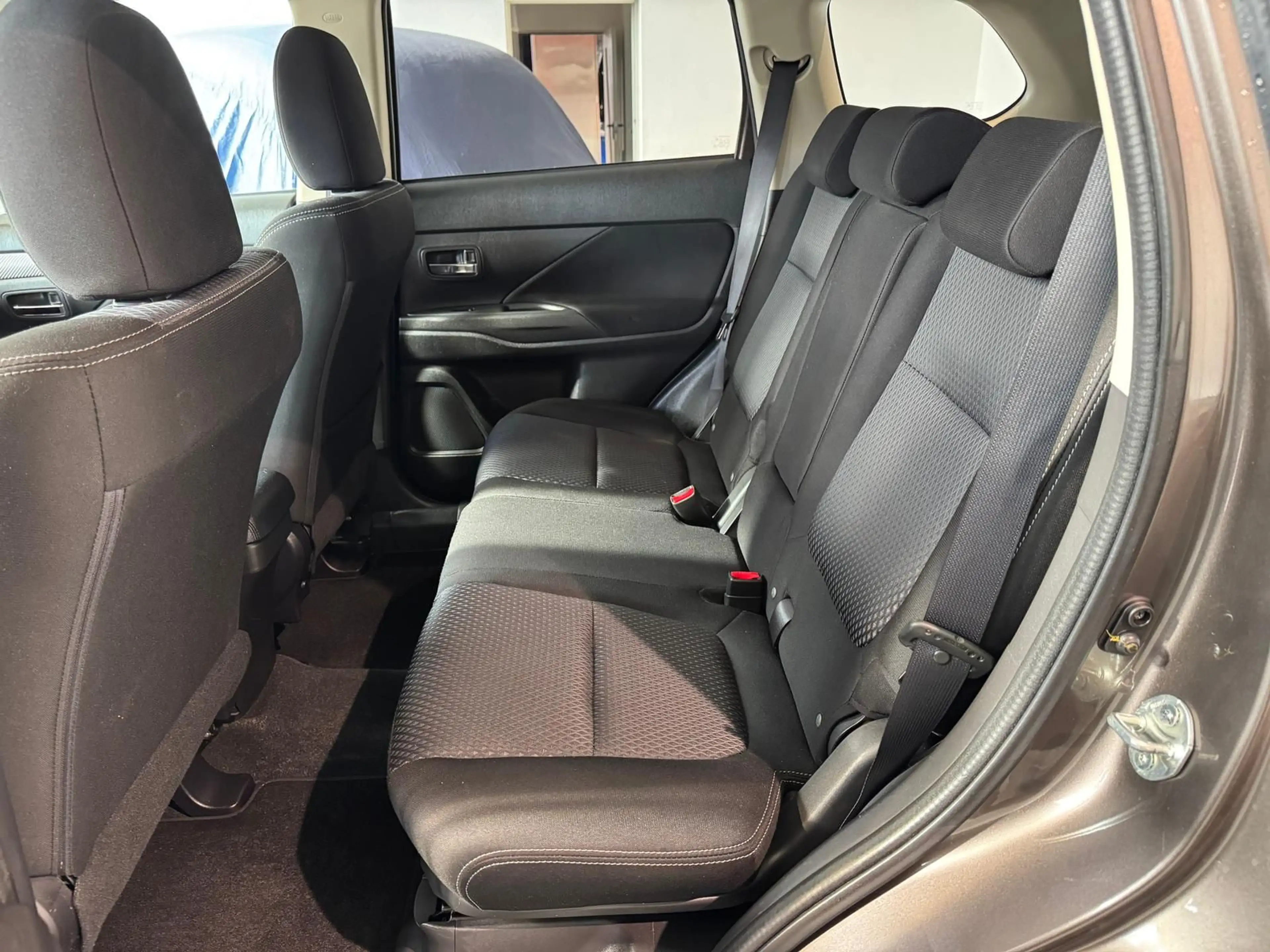 Mitsubishi Outlander 2.0 MIVEC Edition 100 — photo 15
