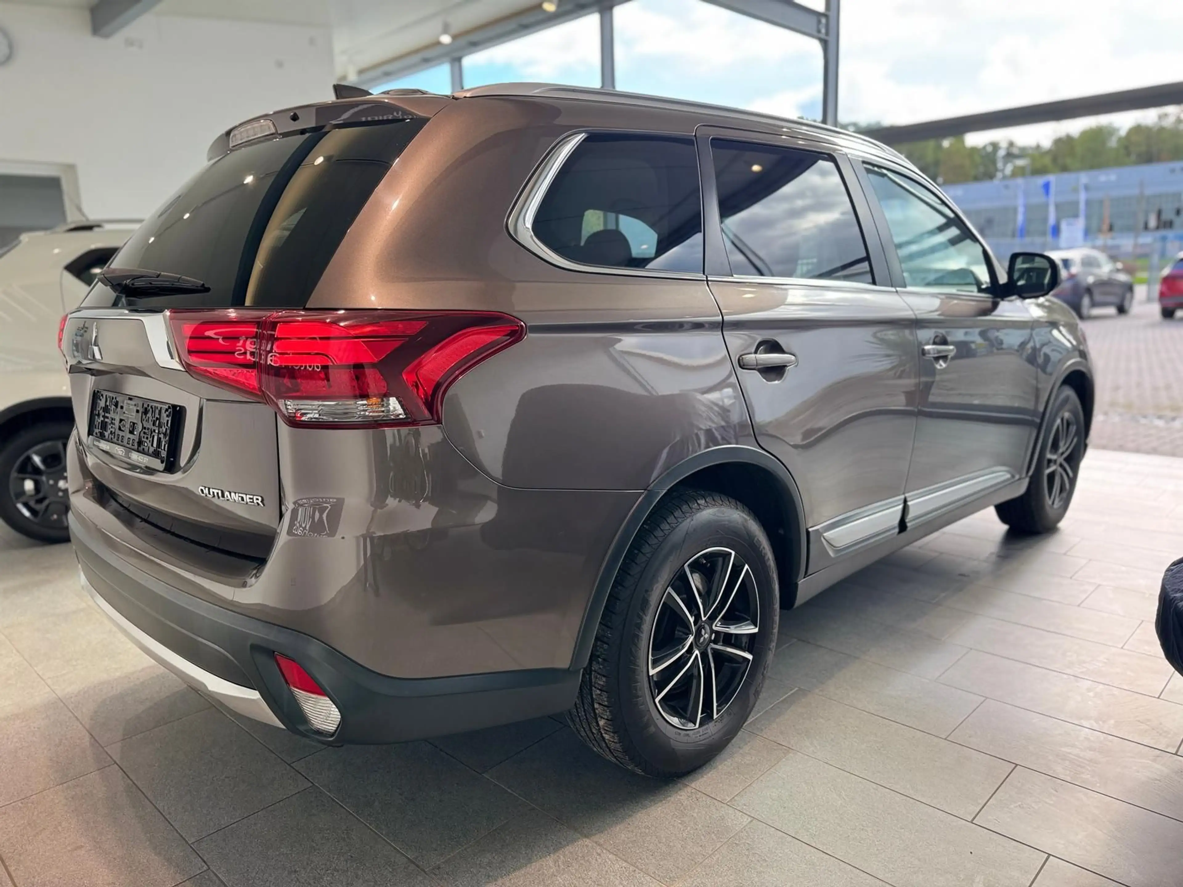 Mitsubishi Outlander 2.0 MIVEC Edition 100 — photo 6