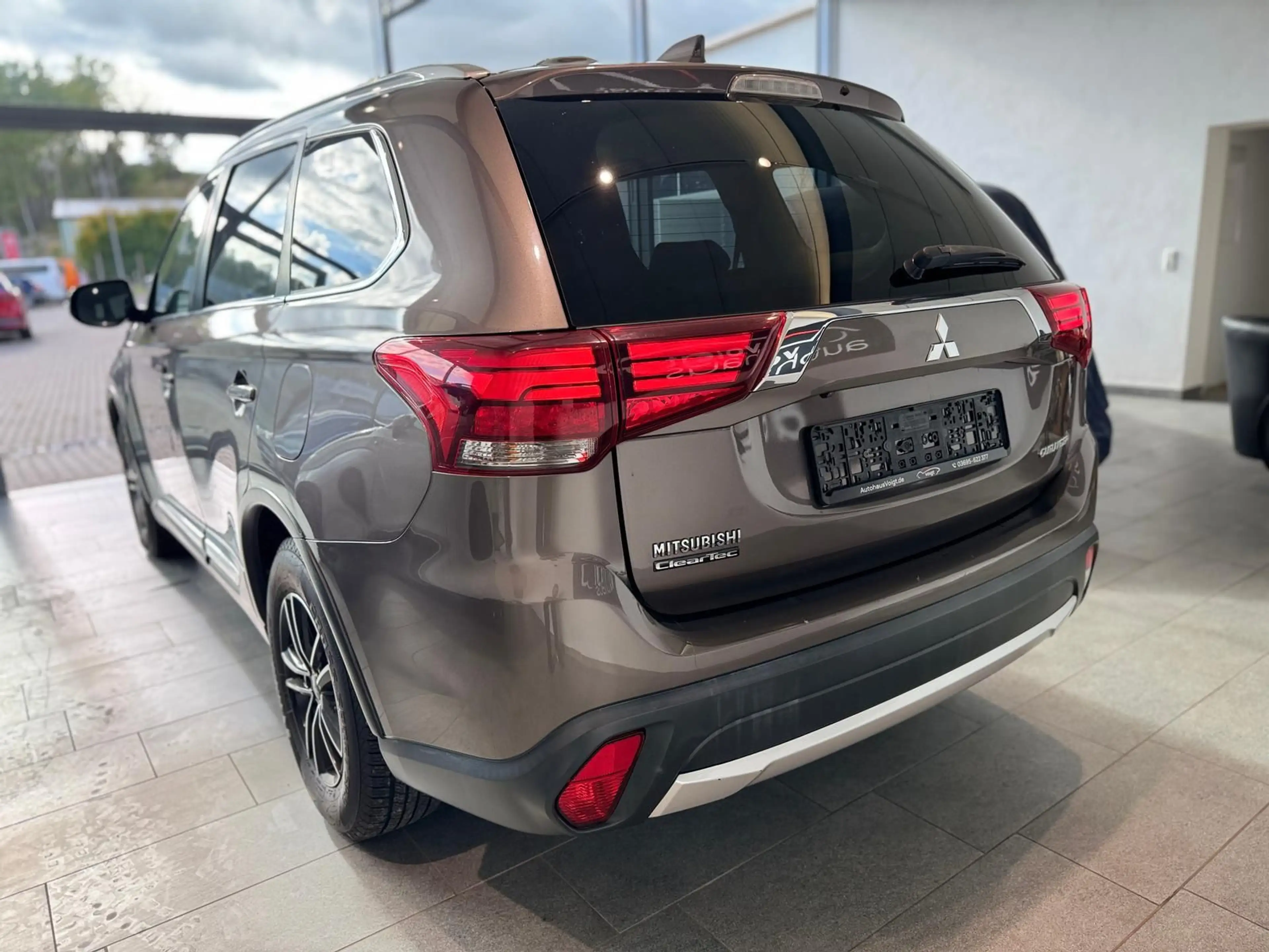Mitsubishi Outlander 2.0 MIVEC Edition 100 — photo 8