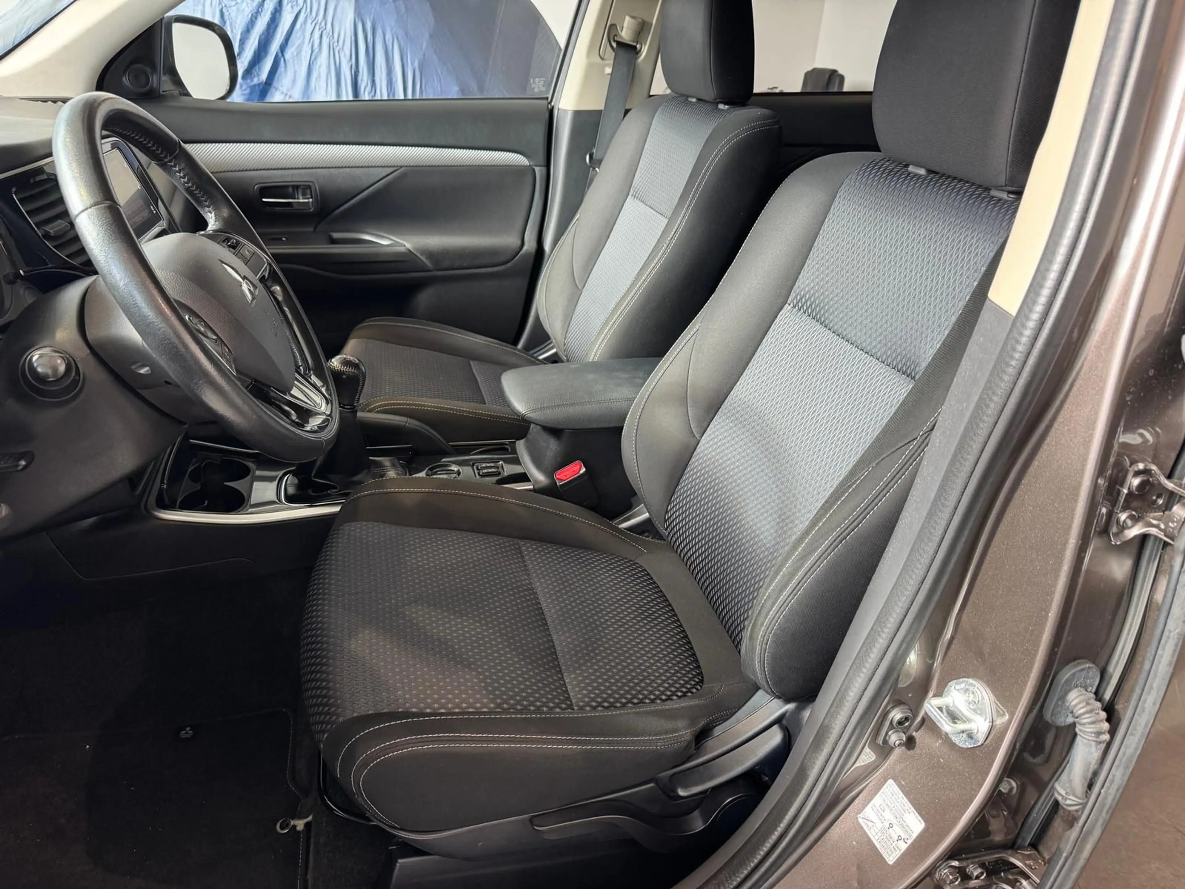 Mitsubishi Outlander 2.0 MIVEC Edition 100 — photo 11