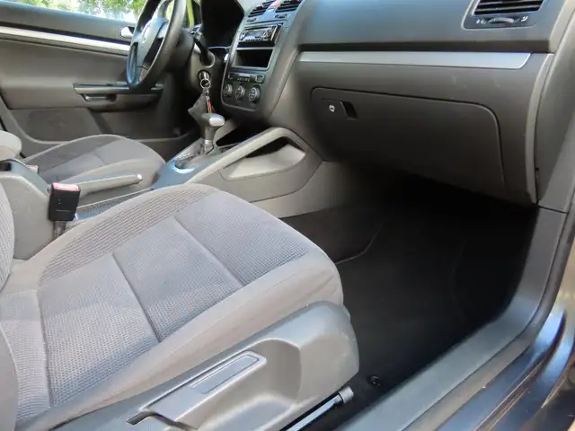 Volkswagen Jetta view 9