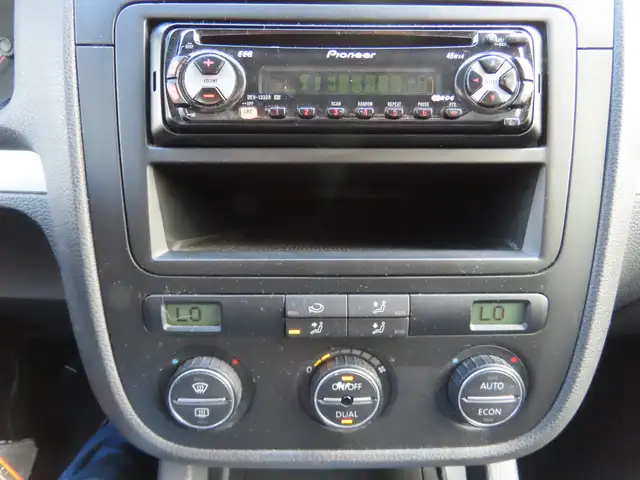 Volkswagen Jetta view 14