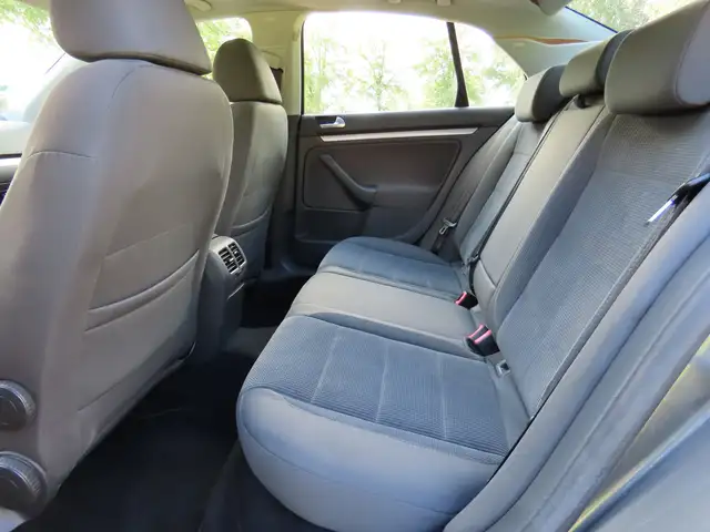 Volkswagen Jetta view 10