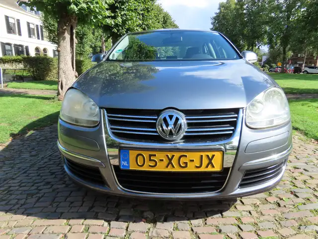 Volkswagen Jetta view 7