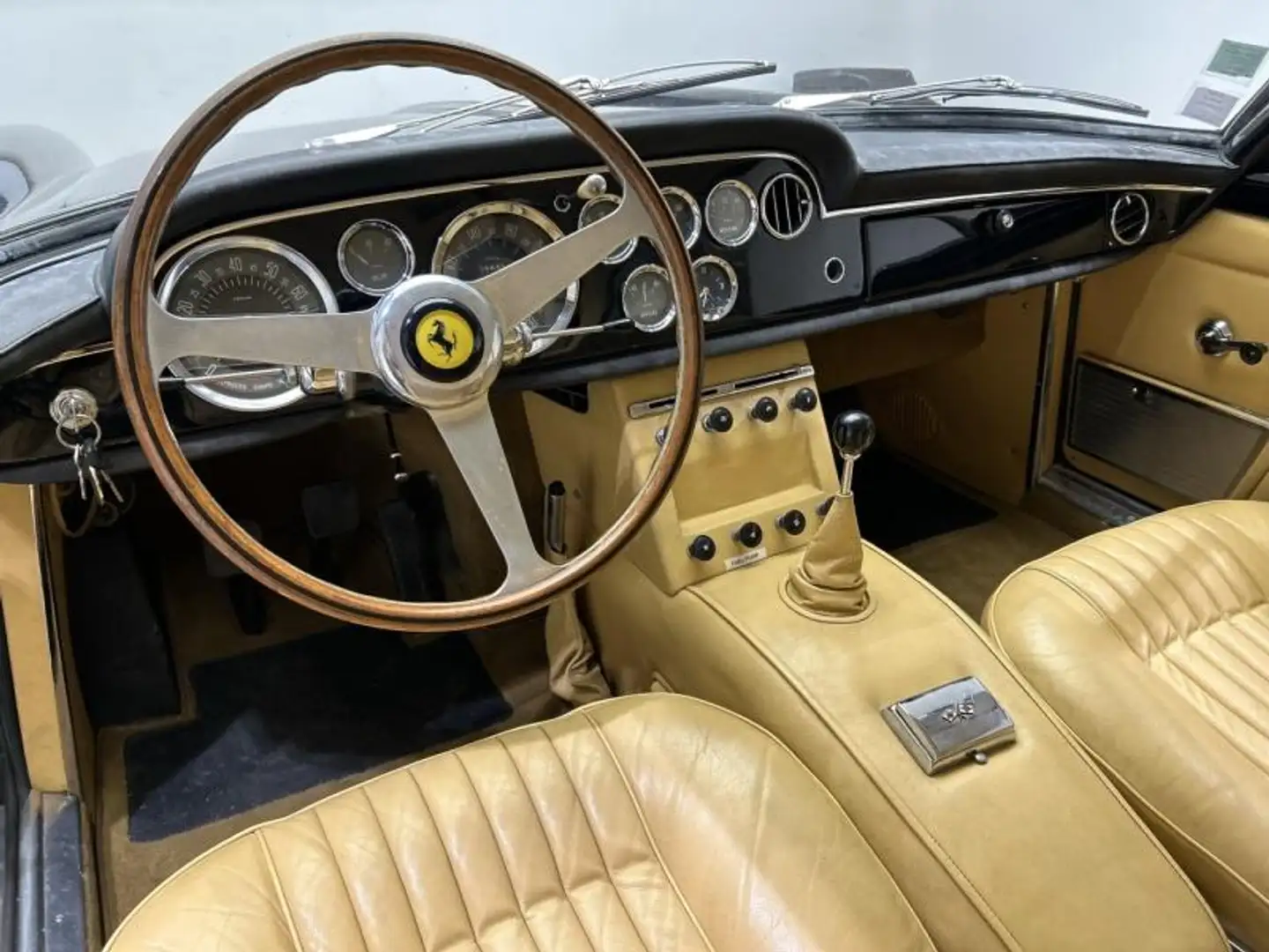 Ferrari 330 4.0 Чорний - 2