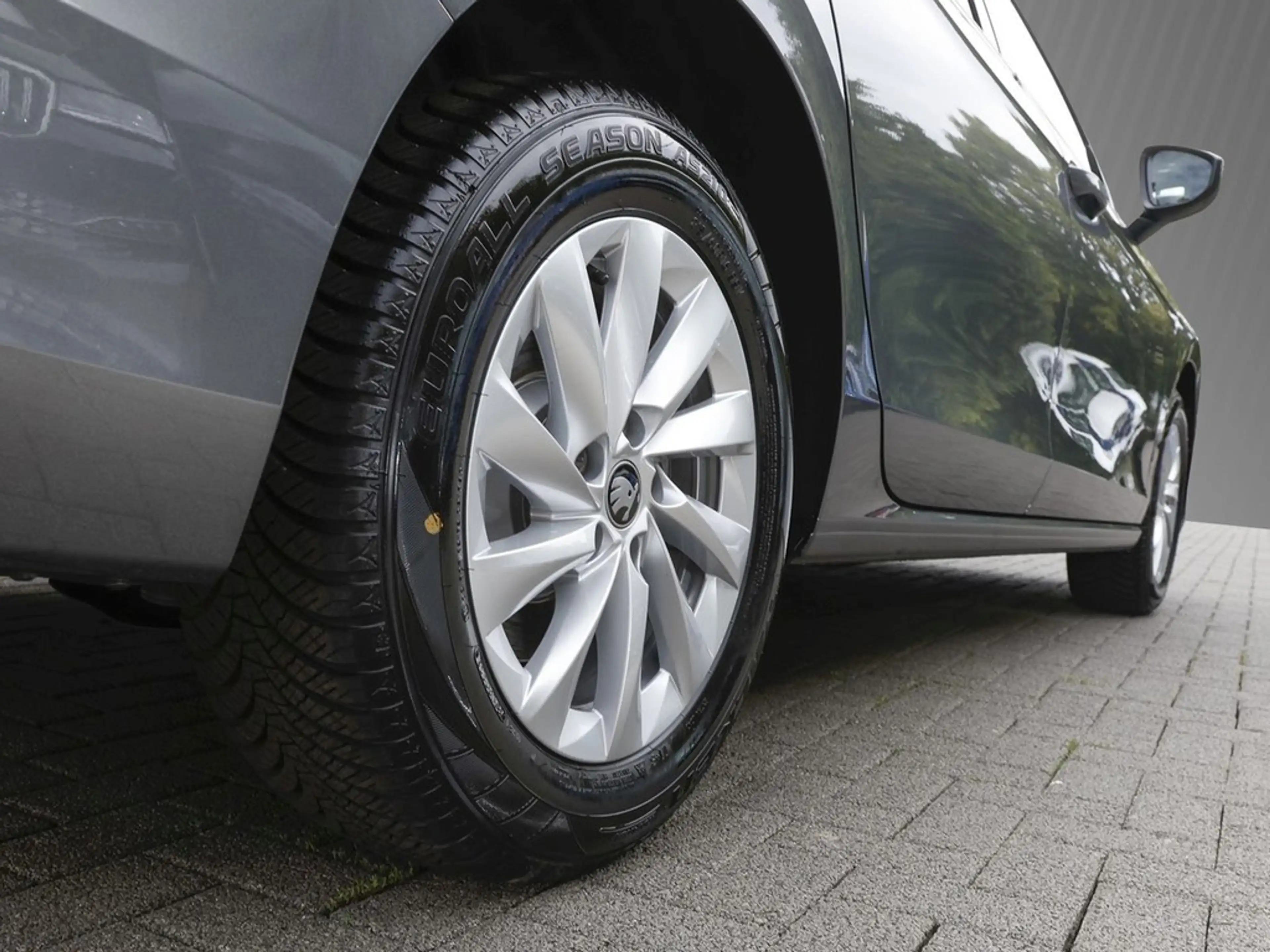Skoda Superb Combi 2.0 TDI DSG Essence AHK, RFK, ACC, Navi.,... — photo 6
