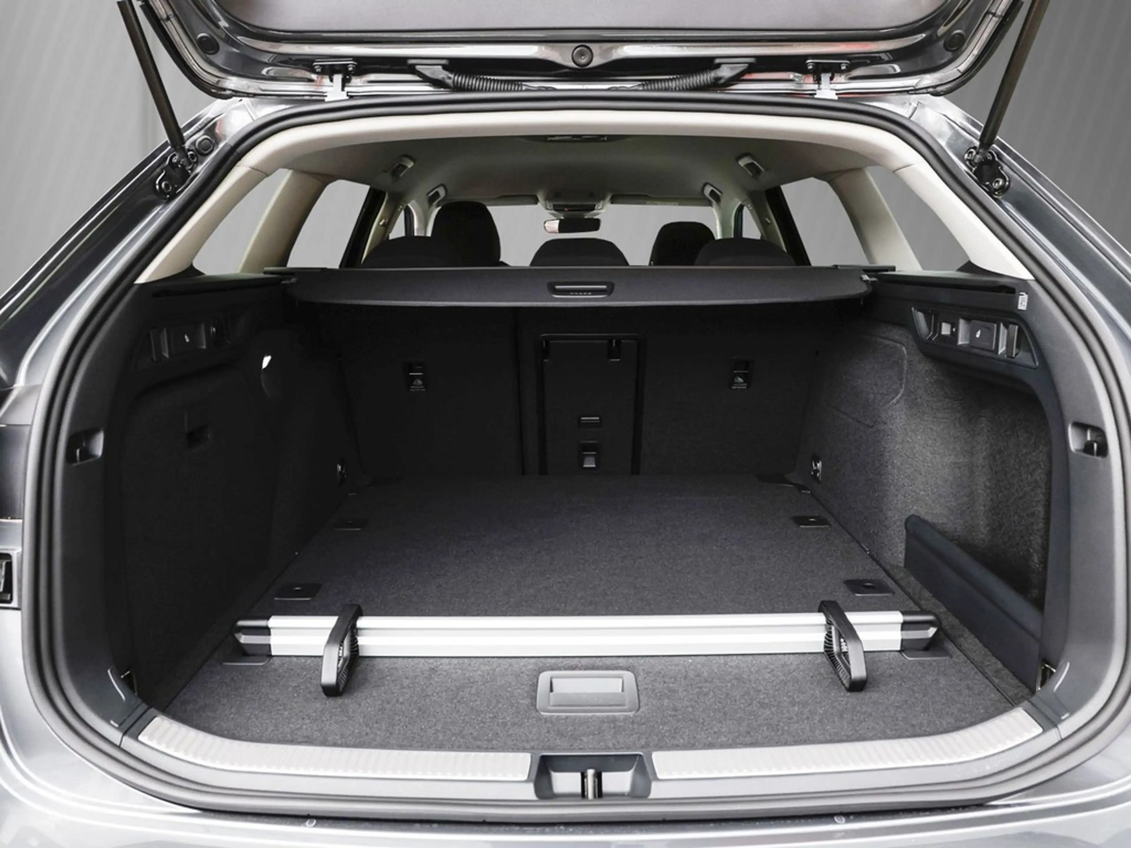 Skoda Superb Combi 2.0 TDI DSG Essence AHK, RFK, ACC, Navi.,... — photo 7