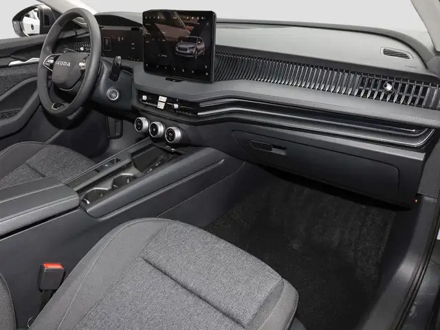 Skoda Superb view 9