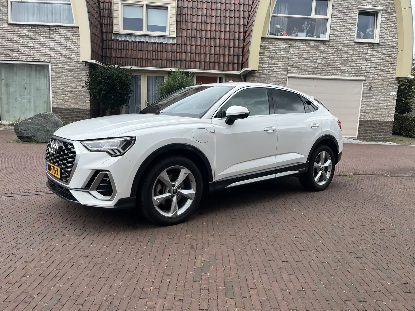 Audi Q3 Q3 45 TFSI e S Edition Білий - 1