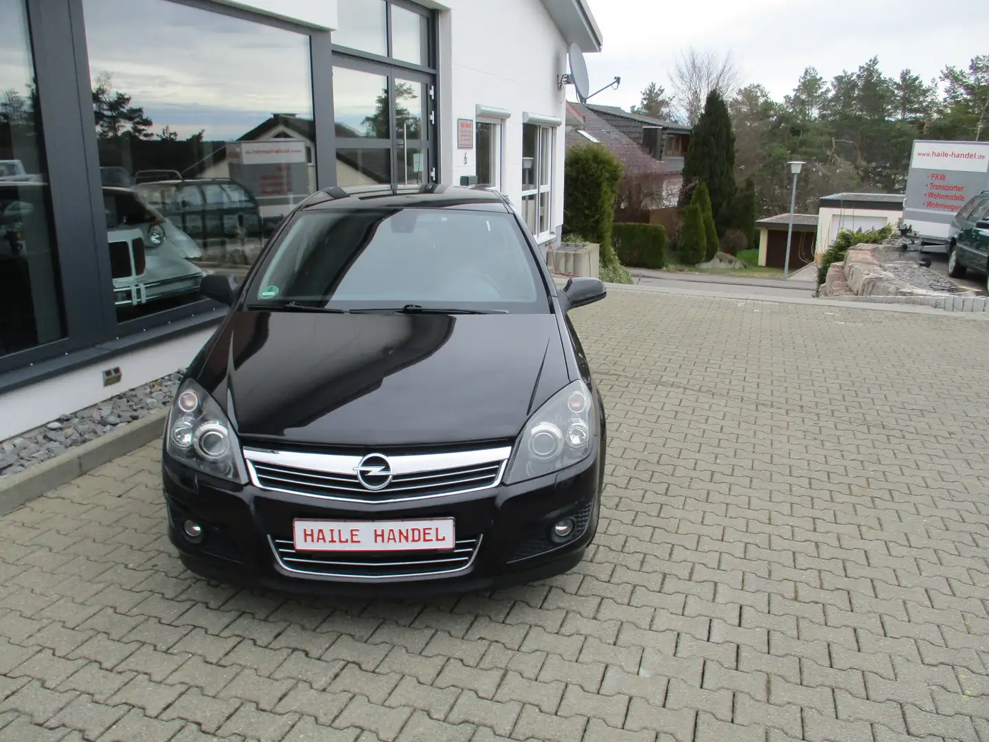 Opel Astra Innovation Schwarz - 1