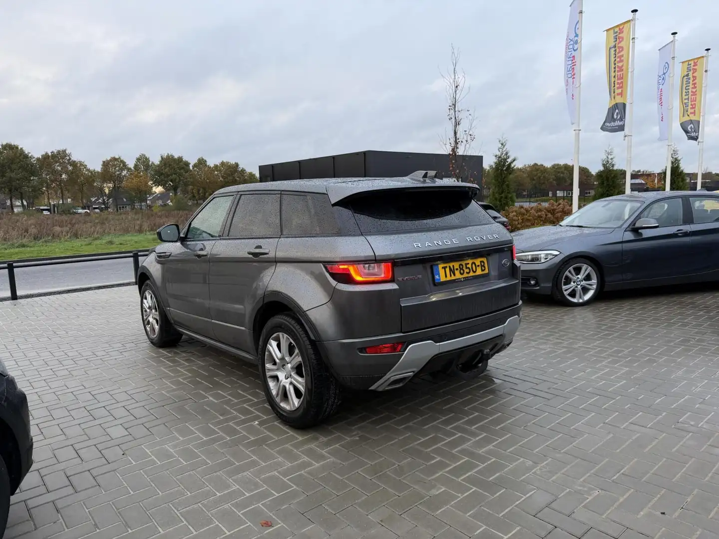 Land Rover Range Rover Evoque 2.0 Si4 HSE | Trekhaak | Stoel en stuurwielverwarm Grijs - 2