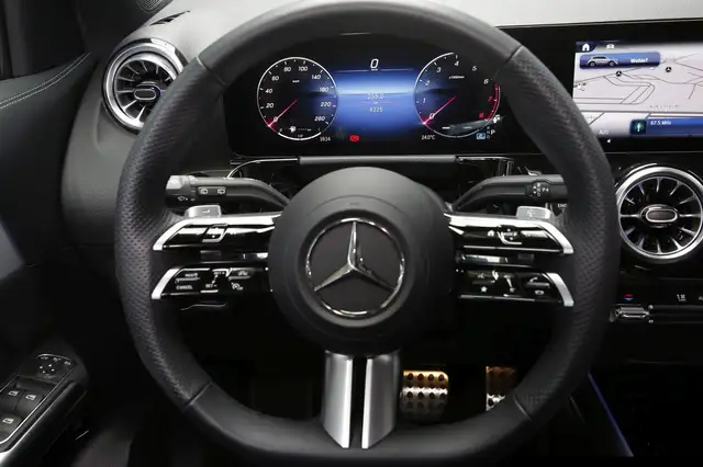 Mercedes-Benz Gla view 13