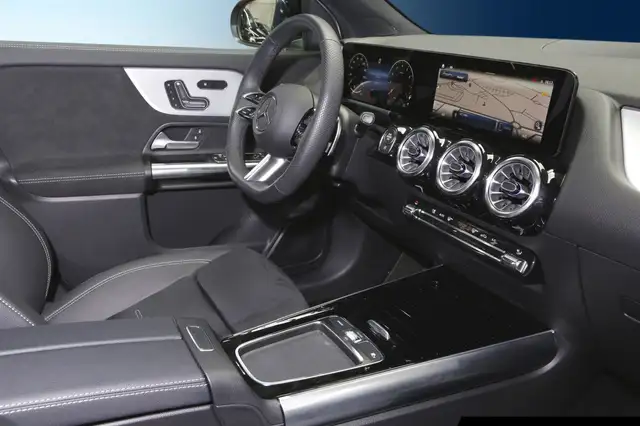 Mercedes-Benz Gla view 8