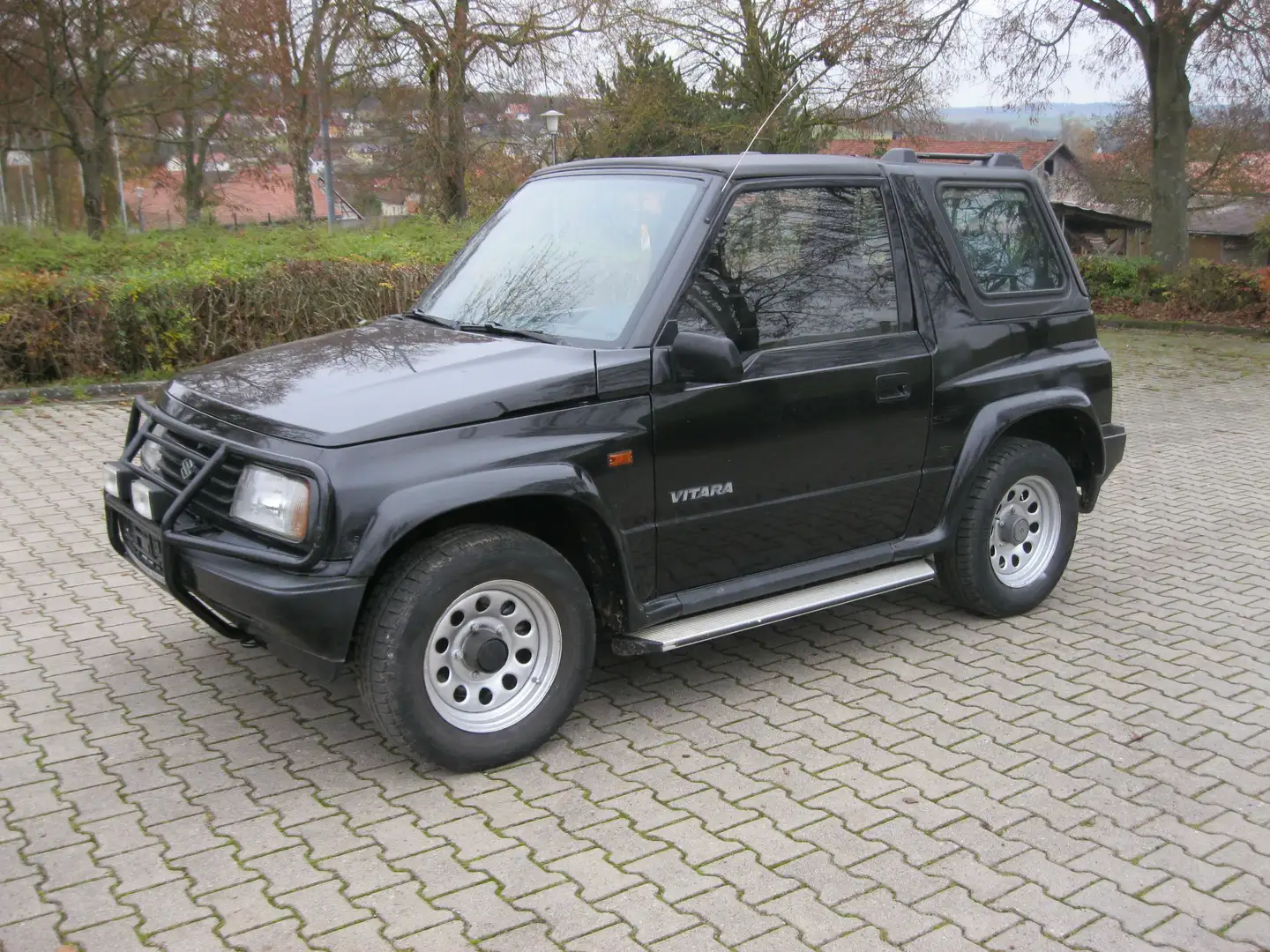 Suzuki Vitara Allrad / 4x4 / Servo / Cabrio / AHK Schwarz - 1