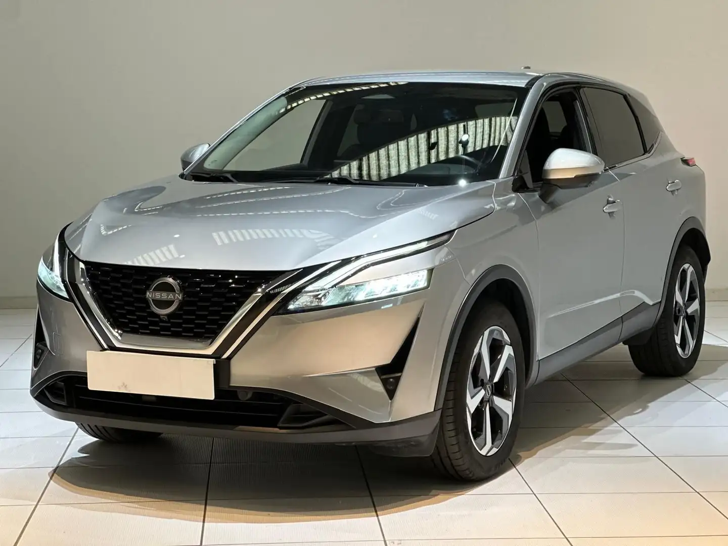 Nissan Qashqai MHEV 140 CV N-Connecta Plateado - 1
