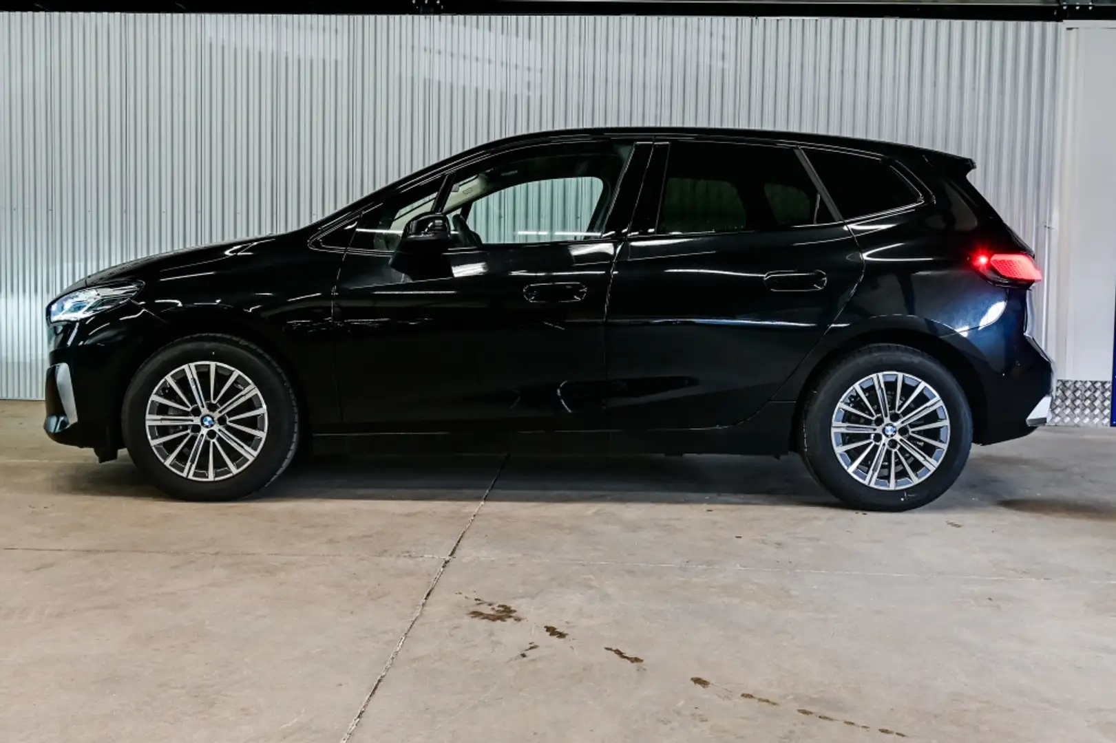 BMW 218 2-serie Active Tourer 218i Luxury Line Leer|Camera Zwart - 2
