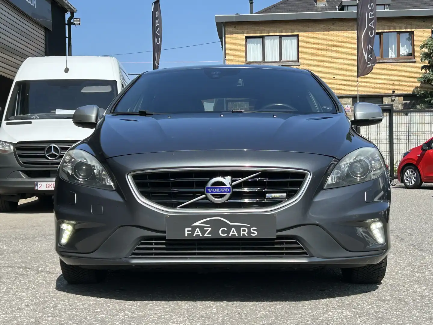 Volvo V40 1.6 D2 Summum R-Design * XENON + CUIR + GPS * Gris - 2