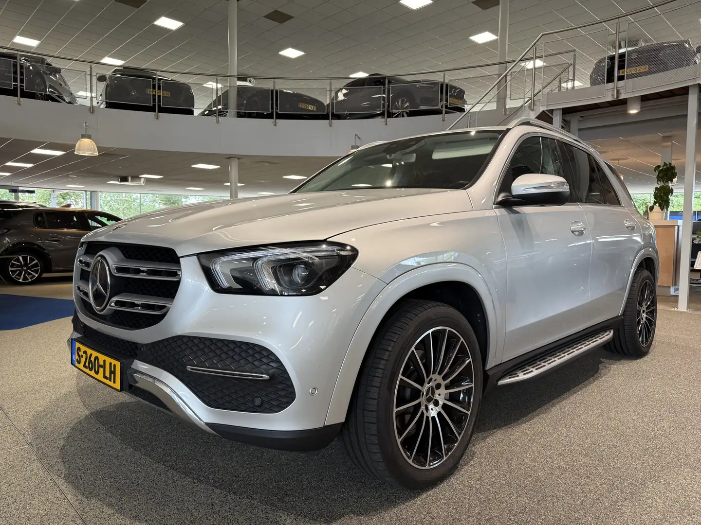 Mercedes-Benz GLE 300 d 4MATIC 5-persoons, Distronic, Memory, 20inch Grijs - 2
