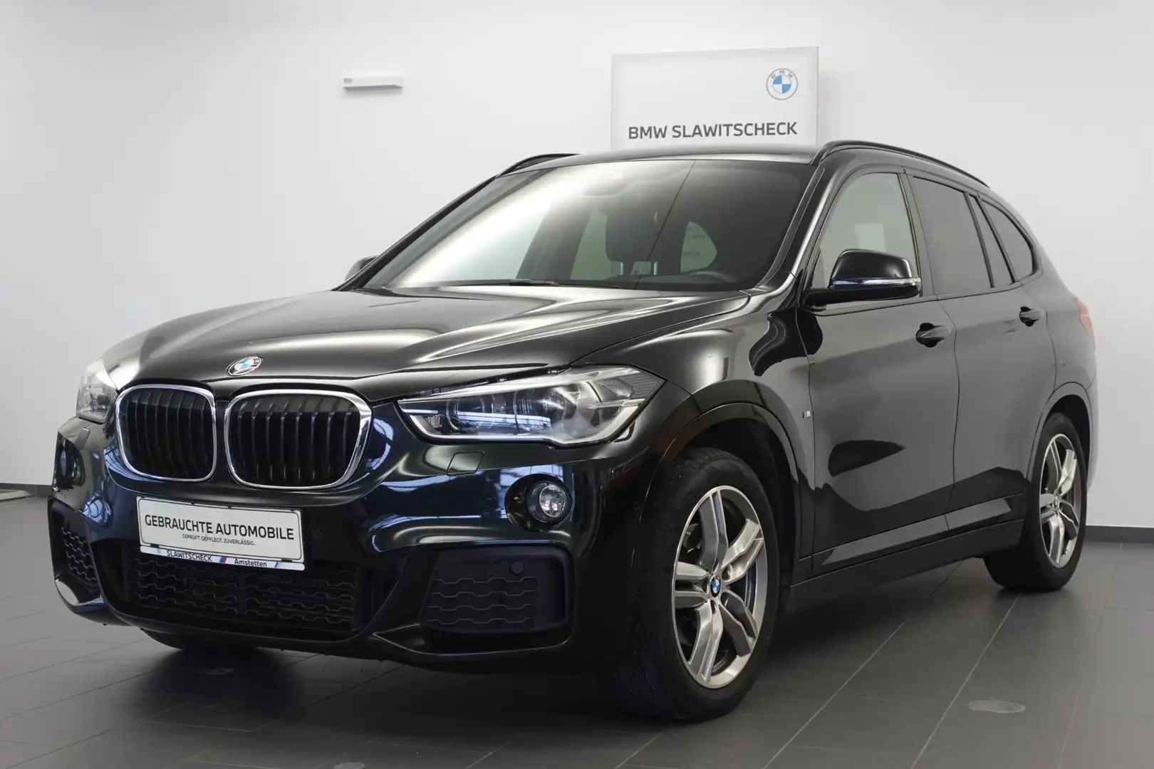 BMW X1 xDrive18d Schwarz - 1