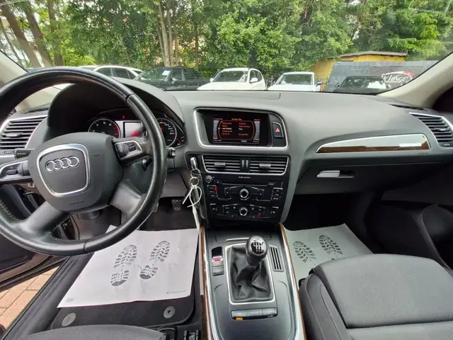 Audi Q5 view 11