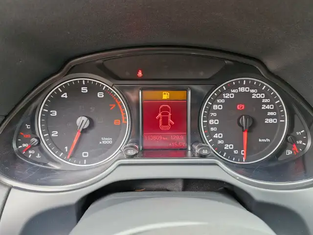 Audi Q5 view 10