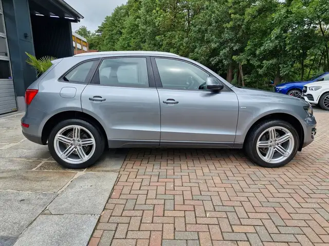 Audi Q5 view 4