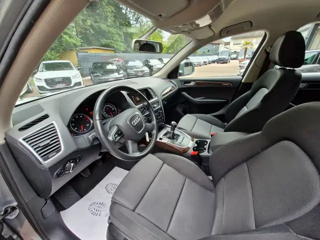 Audi Q5 view 9