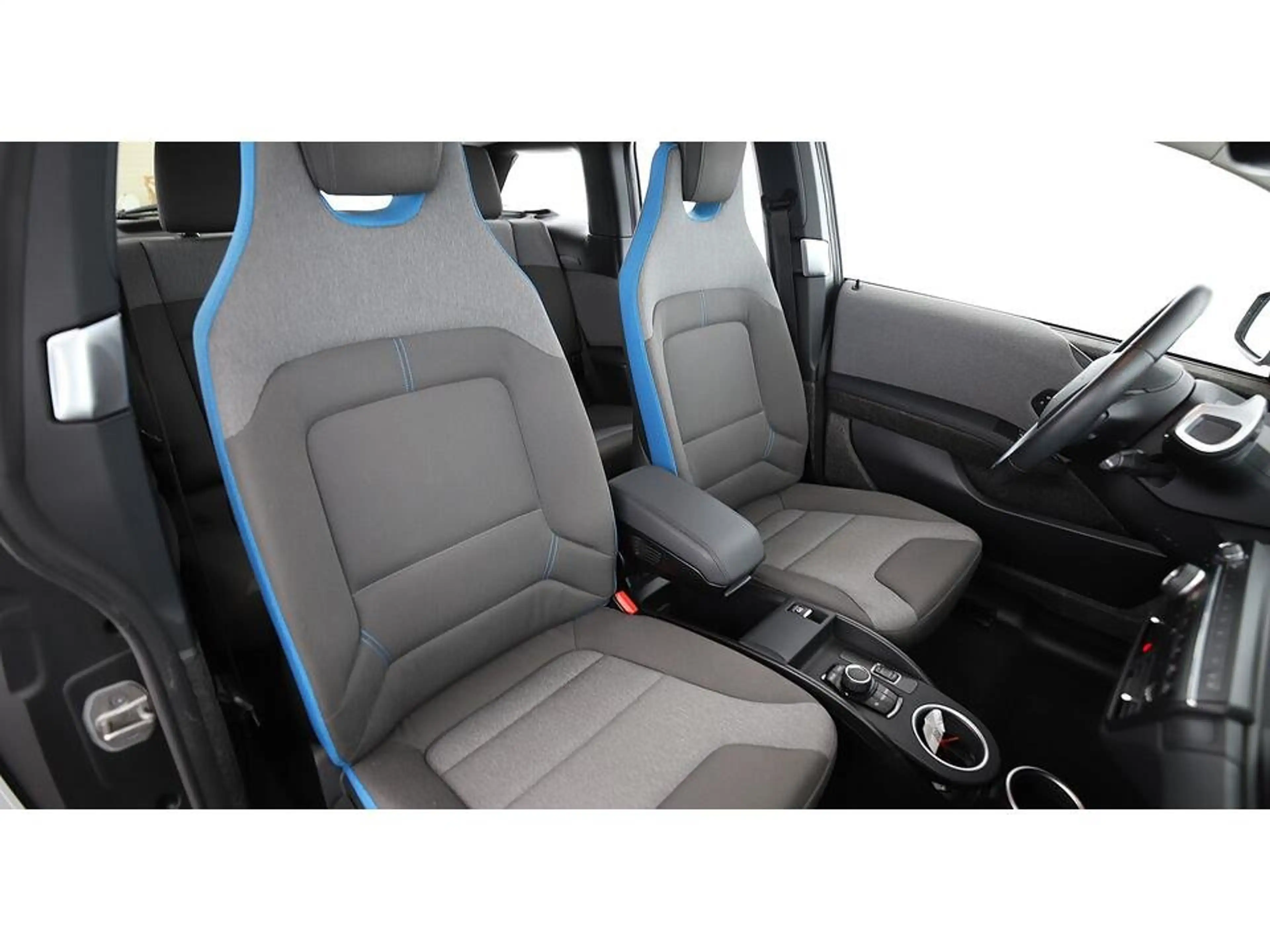 BMW i3 42kWh Aut LED WAERMEPUMPE SITZHZG KLIMA TEMP — photo 14