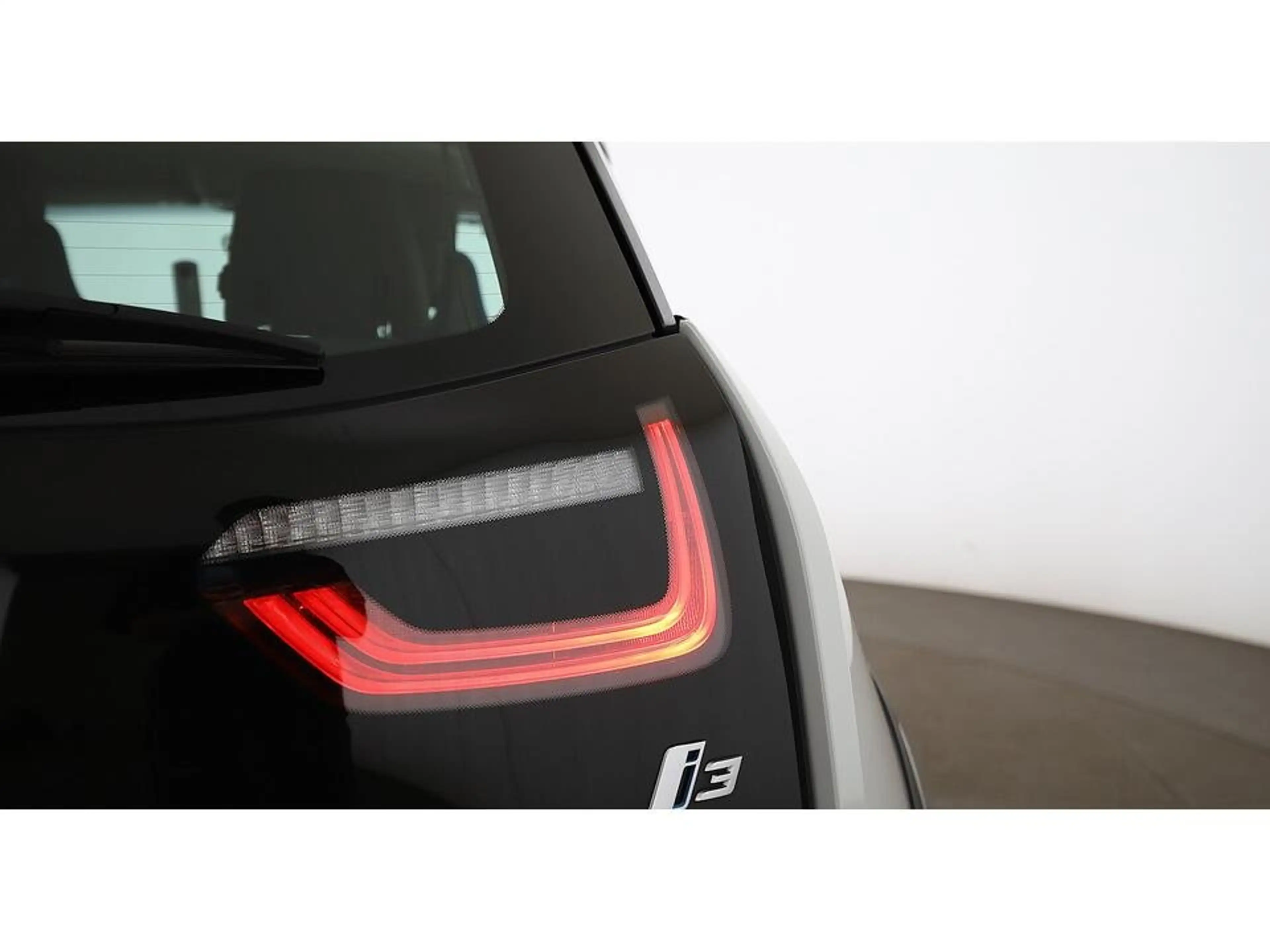 BMW i3 42kWh Aut LED WAERMEPUMPE SITZHZG KLIMA TEMP — photo 9