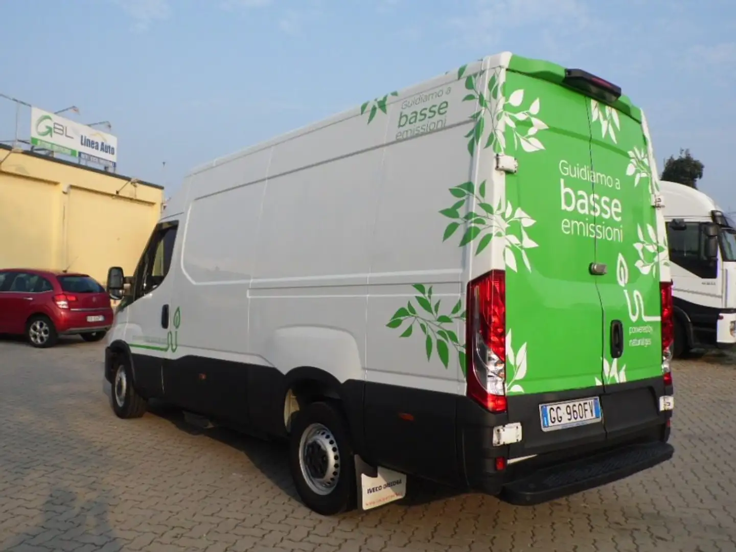 Iveco Daily 35S14NV 3.0 CNG PLM-TA Furgone Bianco - 2