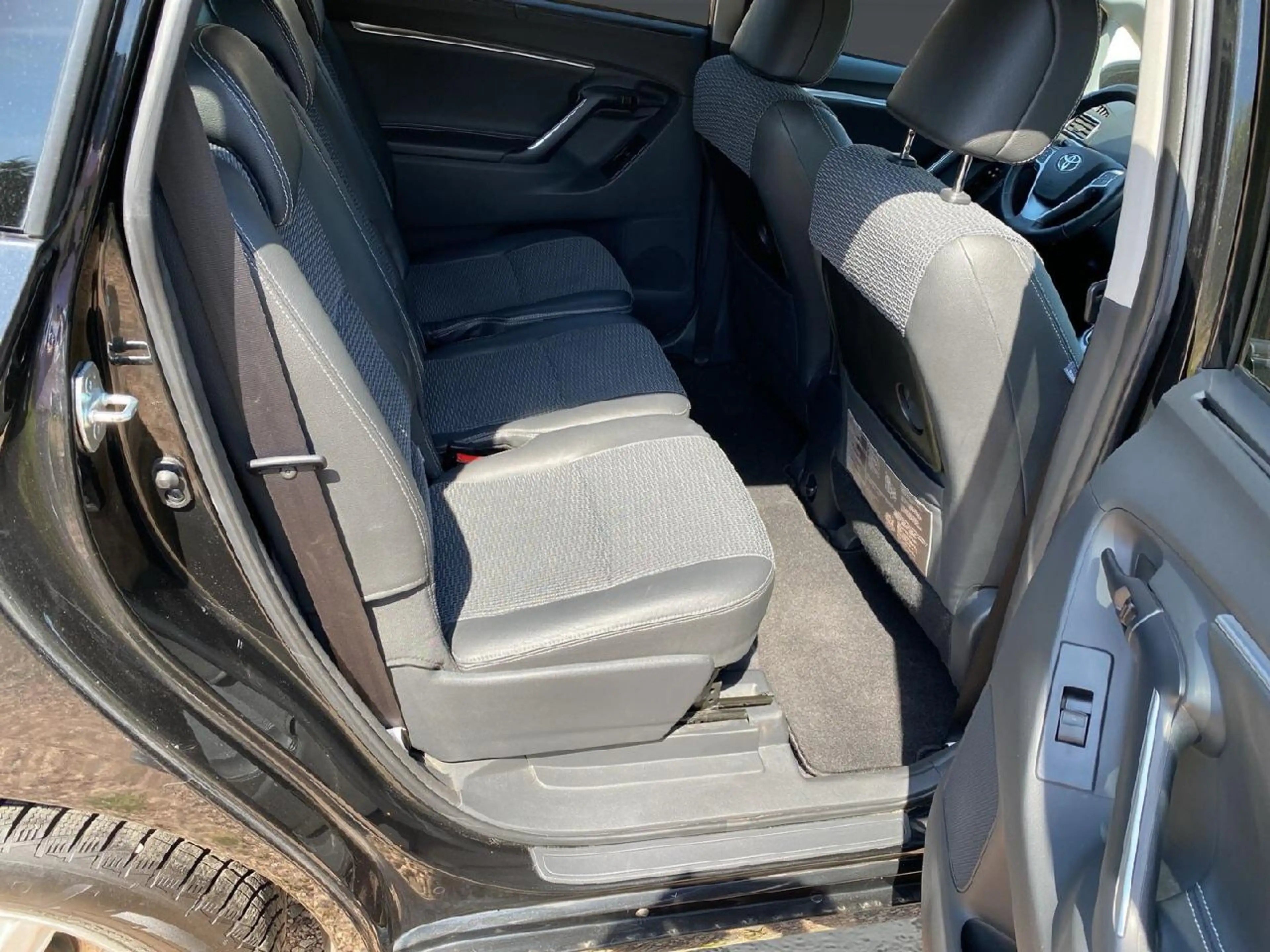 Toyota Verso Executive — photo 6