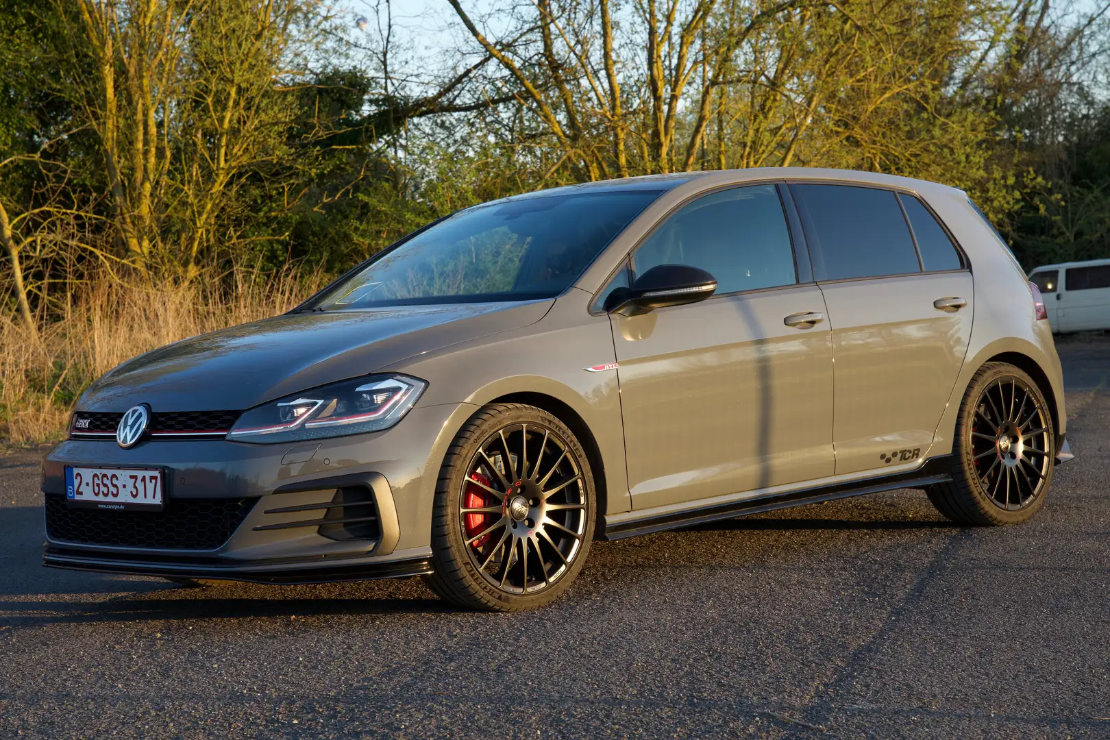 Volkswagen Golf GTI TCR 2.0 TSI | DYNAUDIO | AKRAPOVIC | Carplay | Zwart - 1