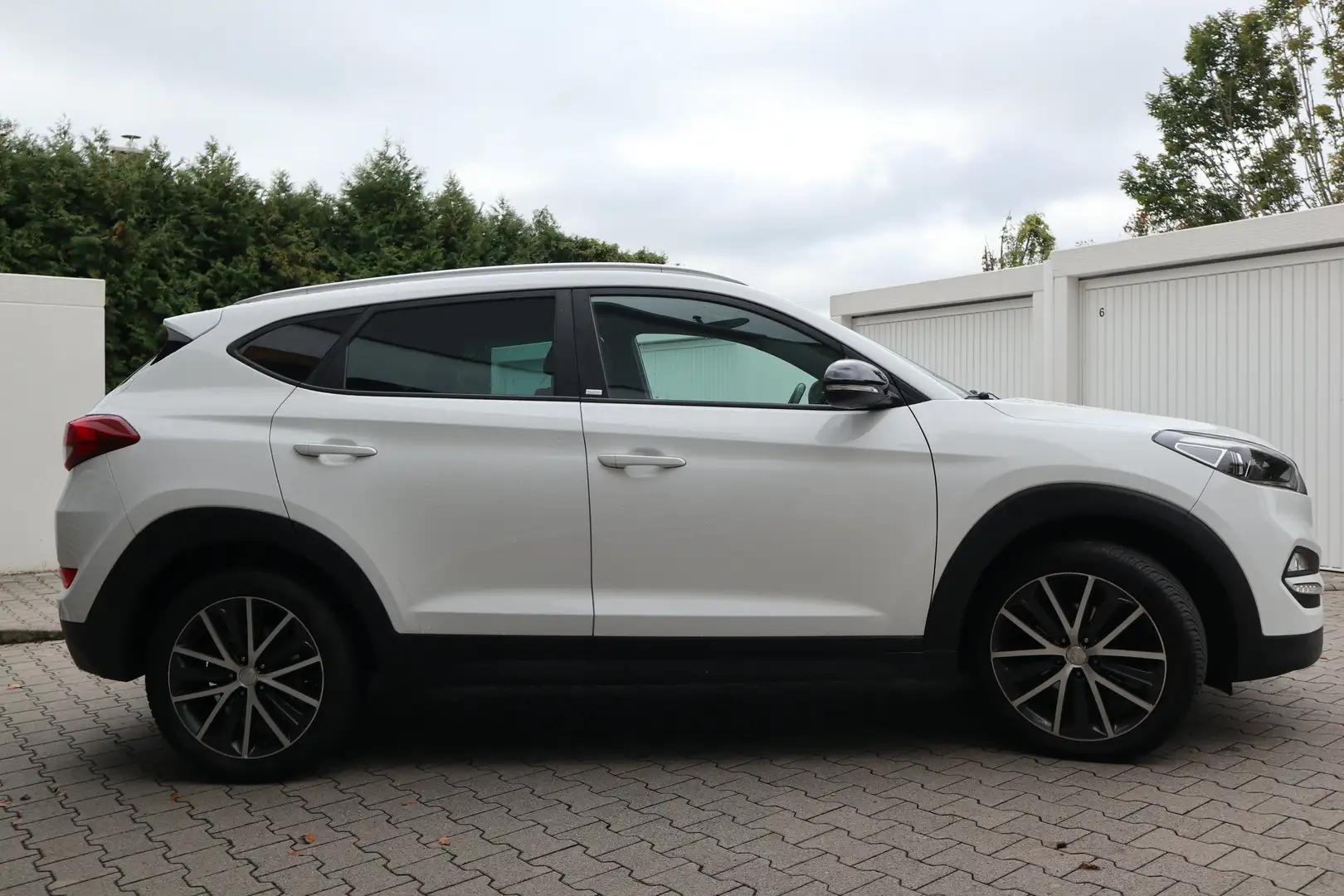 Hyundai TUCSON Passion 2WD Autom. Kamera Navi DAB LED 19 SpurAssi Wit - 2