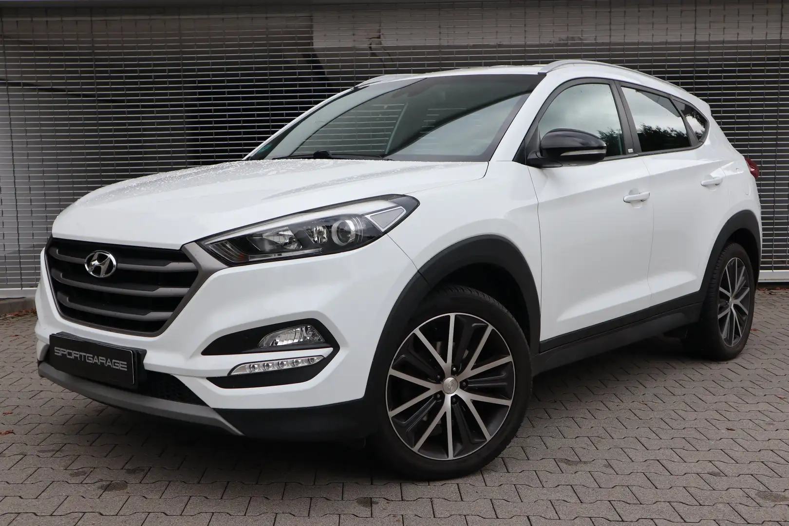 Hyundai TUCSON Passion 2WD Autom. Kamera Navi DAB LED 19 SpurAssi Wit - 1