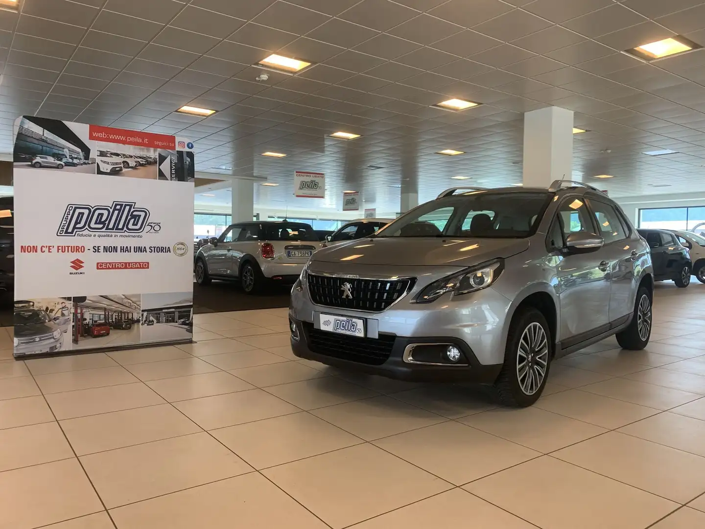 Peugeot 2008 BlueHDi 100 S&S Active Plateado - 1
