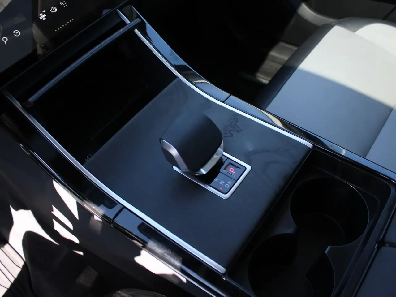 Land Rover Range Rover Velar снимка Land Rover Range Rover Velar
