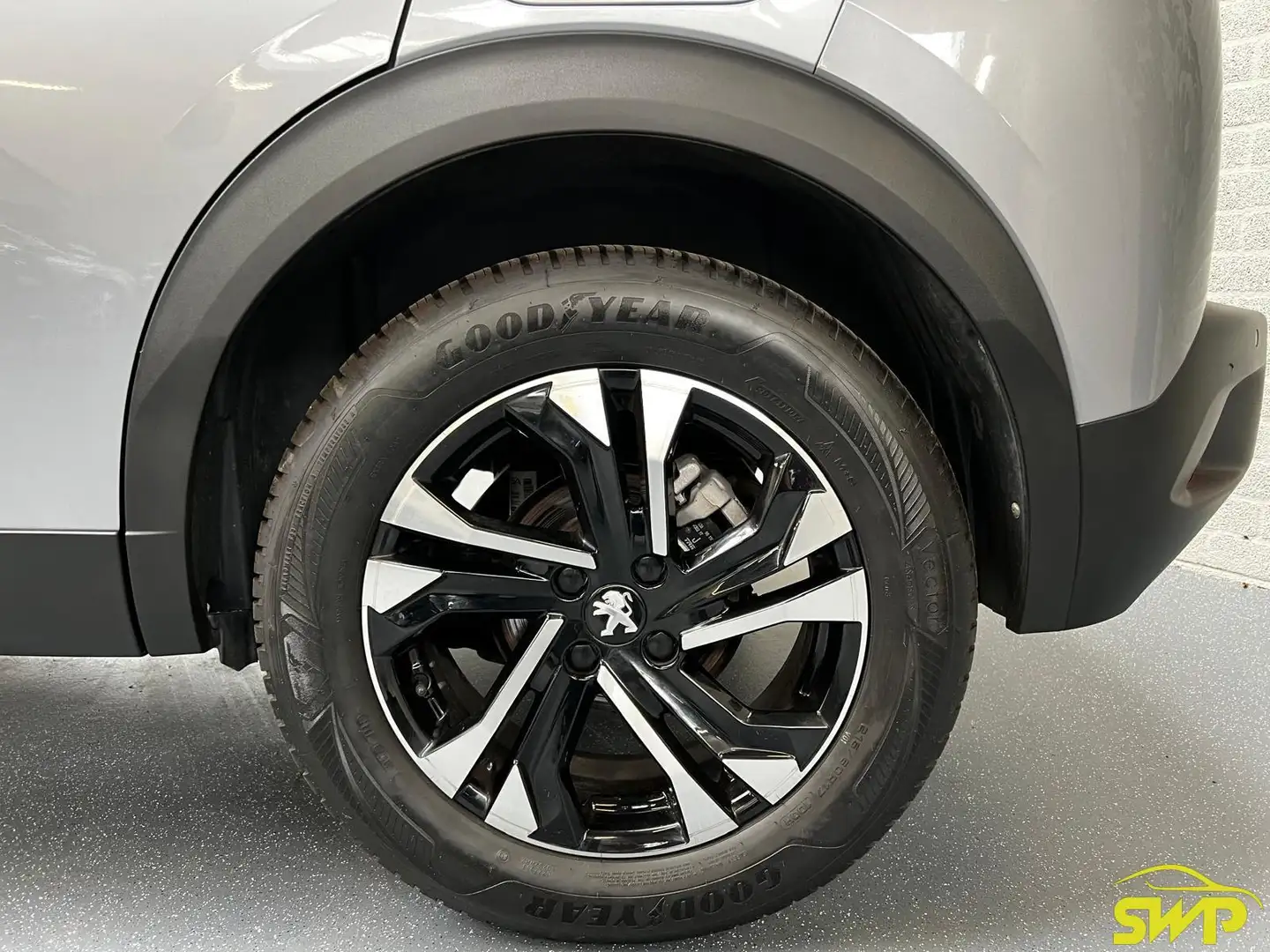 Peugeot 2008 1.2 PureTech GT | ACC | Navi | Cam Zilver - 2