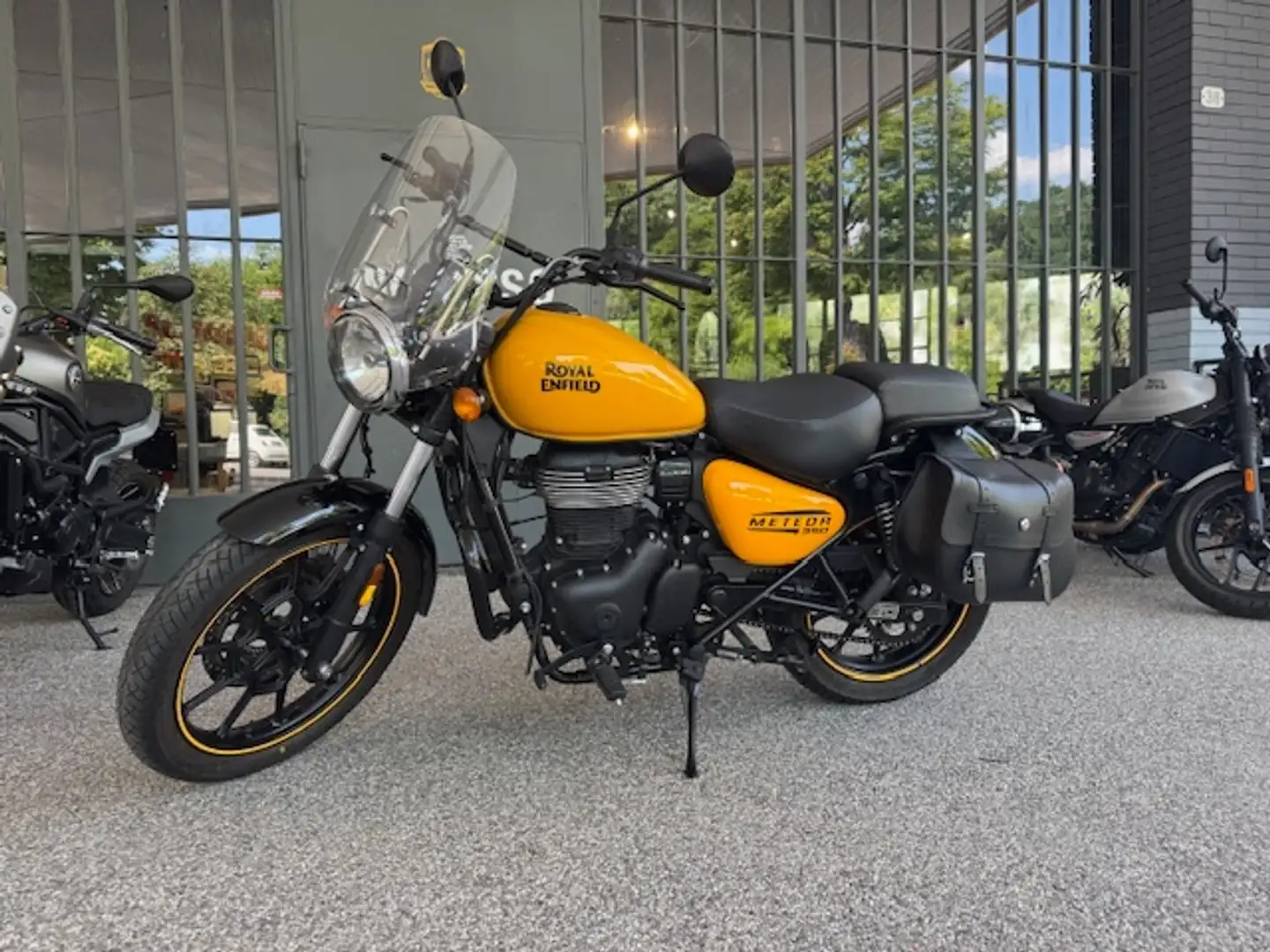 Royal Enfield Meteor 350 fireball yellow Giallo - 1