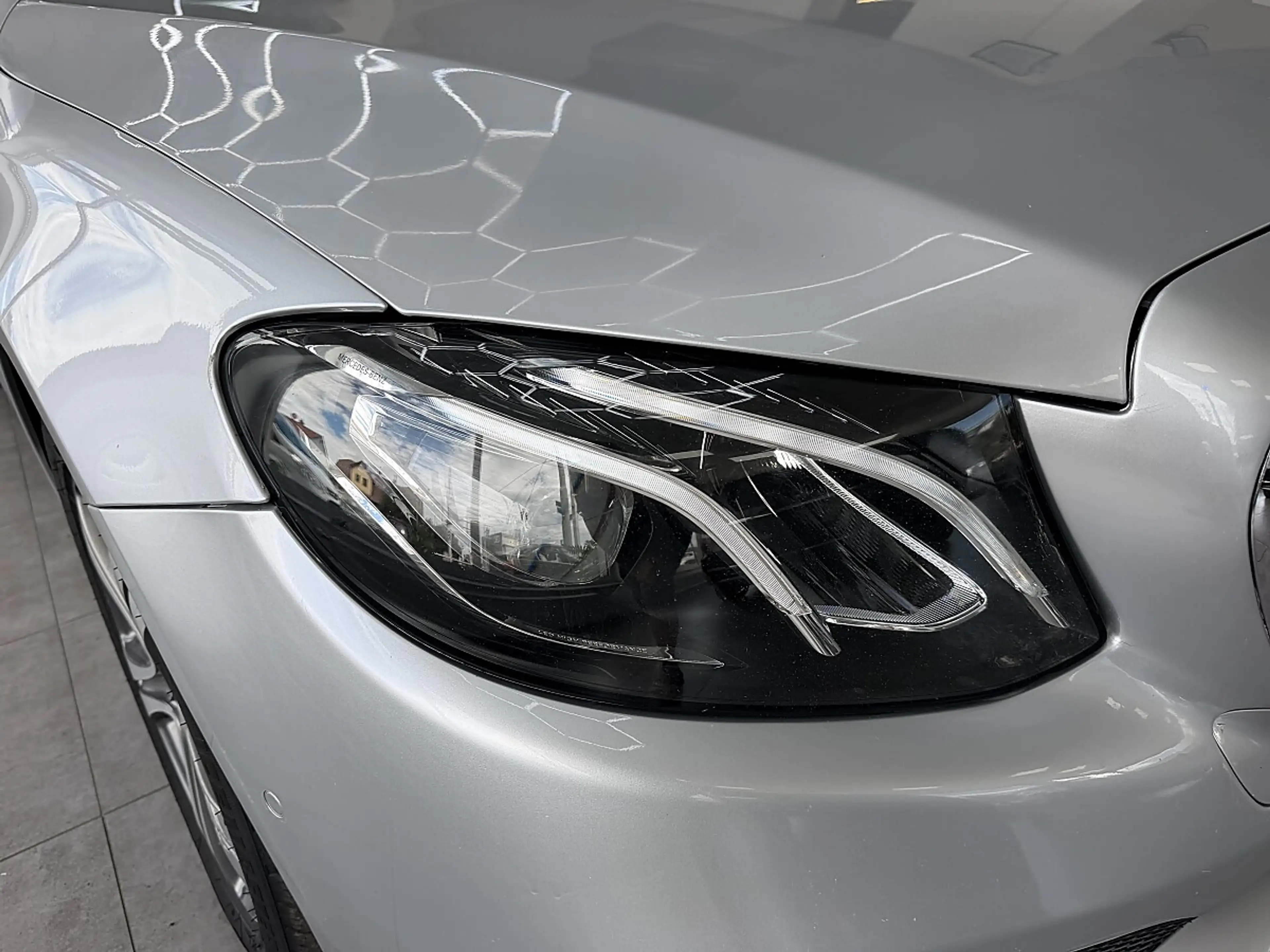 Mercedes-Benz E 200 d Avantgarde — photo 3