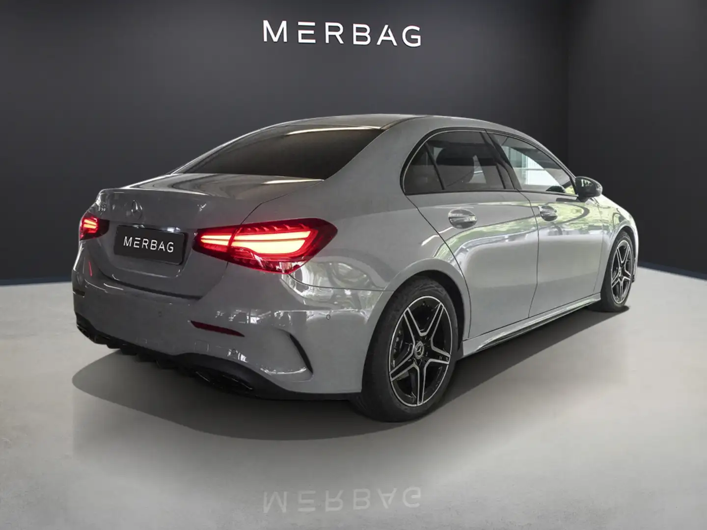 Mercedes-Benz A 180 AMG-NIGHT-DISTRONIC-PANO-KEYLESS-UVP 49.500,- Gri - 2