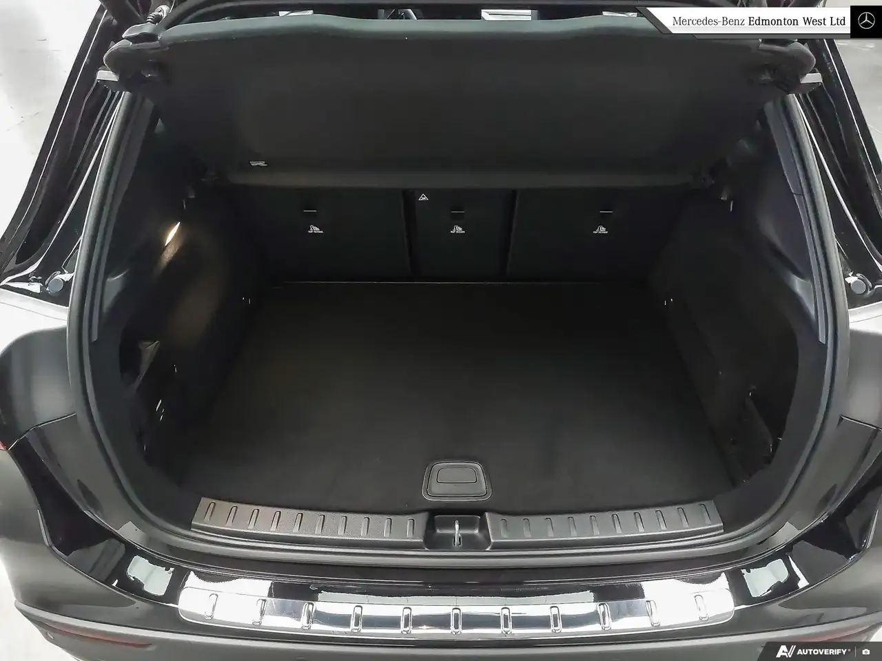 Mercedes-Benz GLA снимка Mercedes-Benz GLA